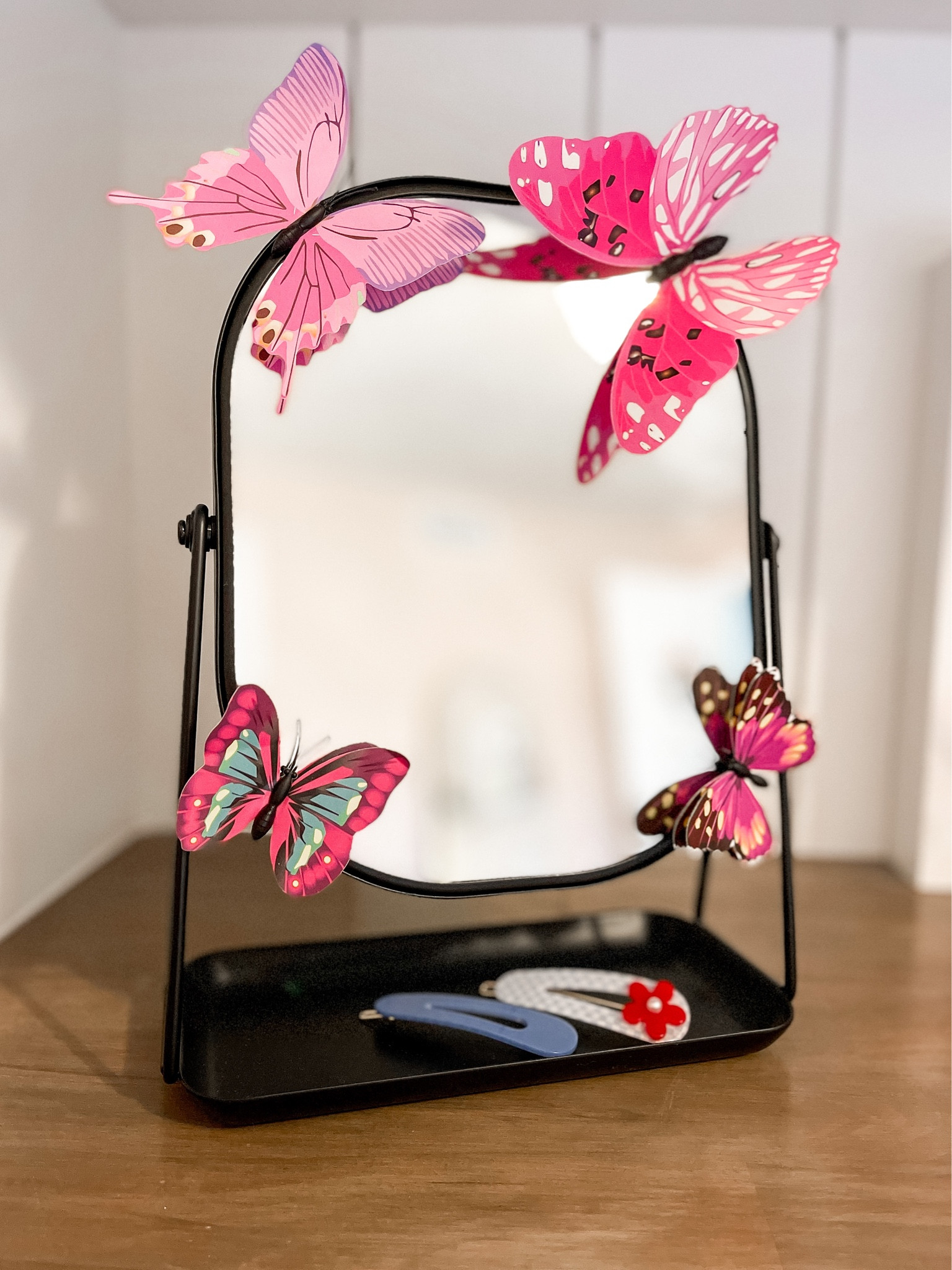 Make up mirror

Target find, butterfly decals, girl’s bedroom 

#LTKhome #LTKstyletip #LTKFind