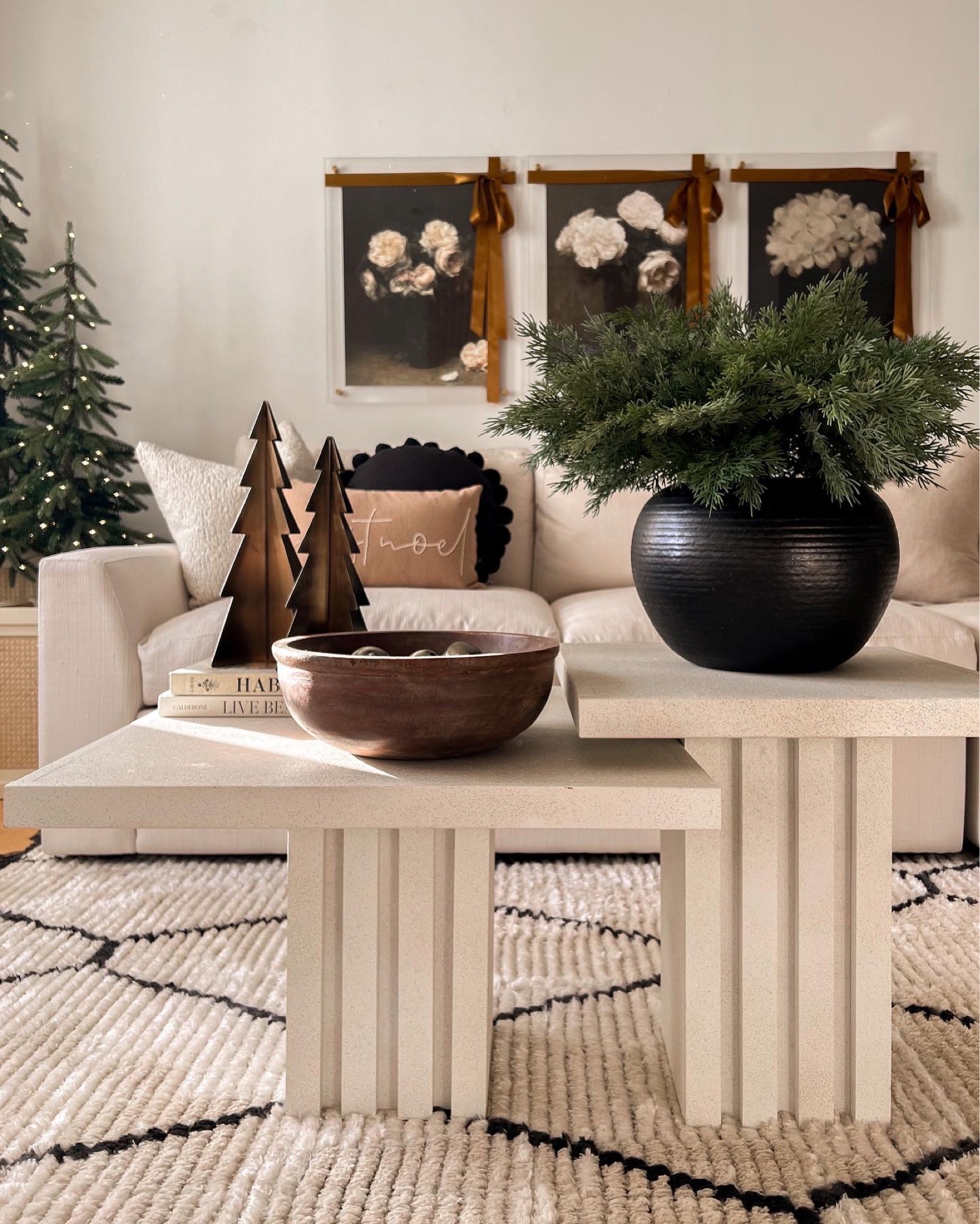 Christmas decor staples #christmastree #christmaswreath #christmasdecorations #christmasdecor #christmasgarland #holidaydecor

#LTKhome #LTKHoliday