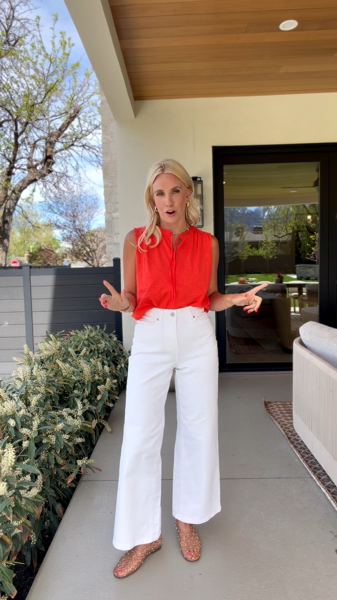 These are the best white jeans! I did a size 2!

#LTKootd #LTKmomlife #LTKgrwm