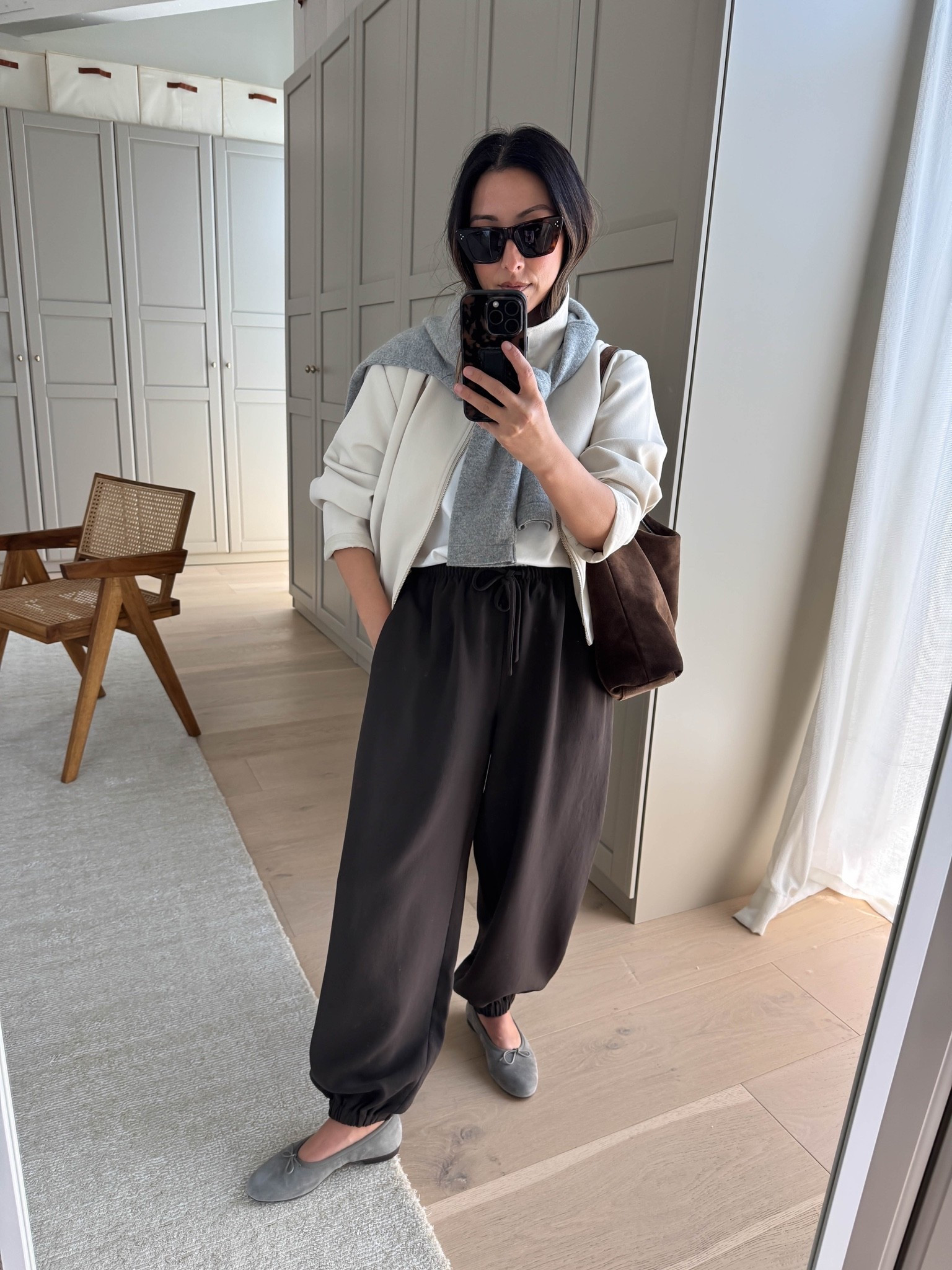 The $60 Zara jacket so good I bought it twice - I got the black and off white/cream. Love this color paired with rich tans and browns for fall. 

Zara jacket small
Aritzia tee medium
Aritzia pants xs 
Madewell flats 5 - old
Everlane cashmere sweater xs
Liffner large shoulder bag
Celine sunglasses

#LTKmomlife #LTKPetite #LTKOver40
