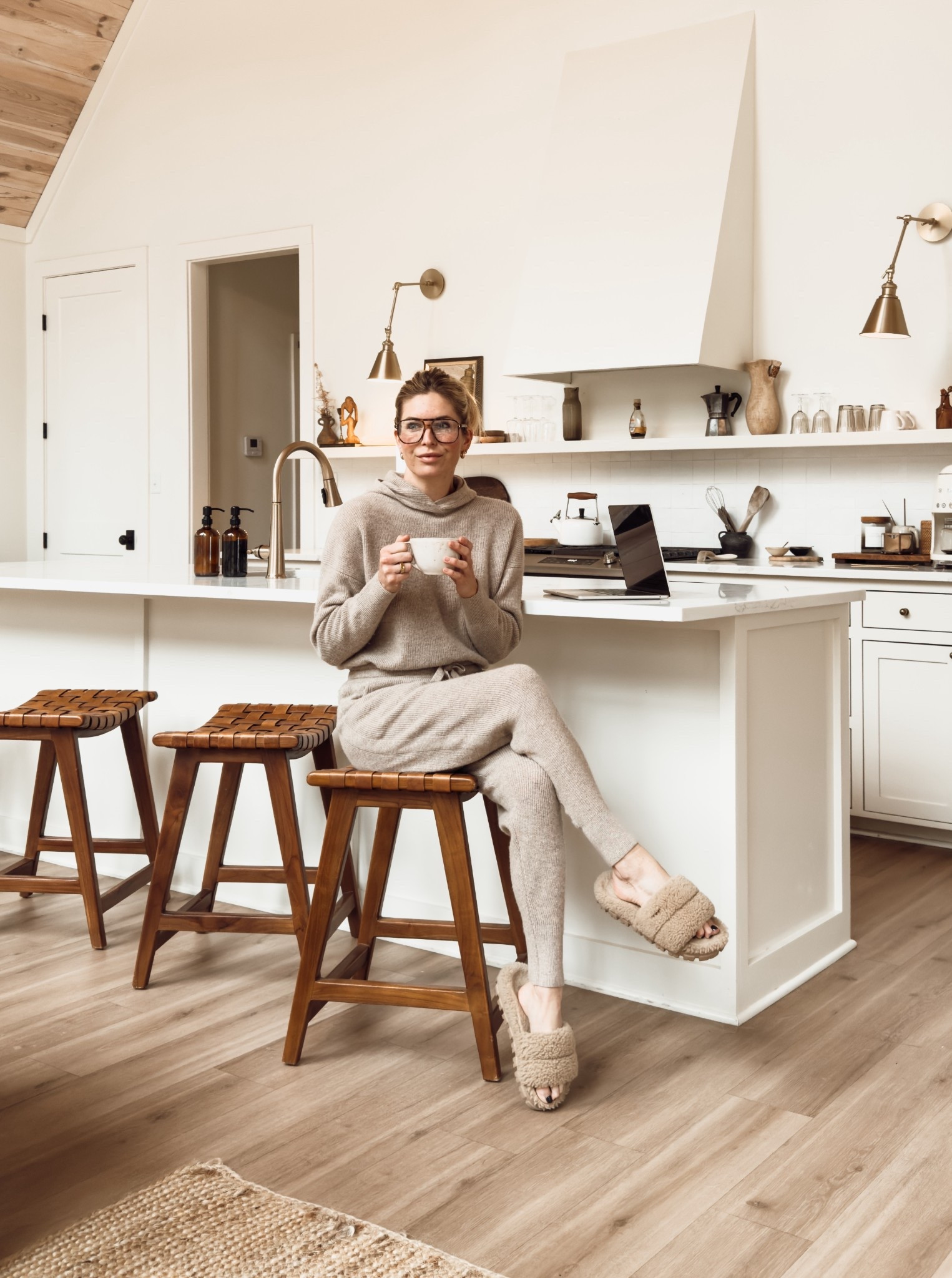 Favorite loungewear 🤍cashmere set is amazing!!!

#LTKSeasonal #LTKFindsUnder100 #LTKActive