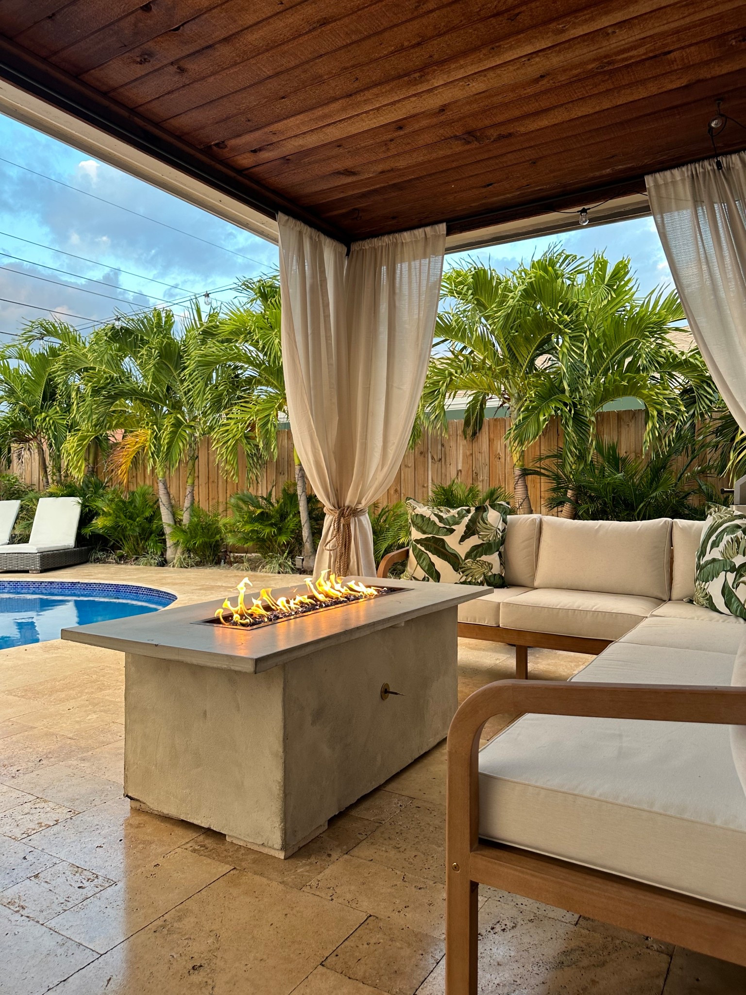 Outdoor L shaped sectional 


#LTKSeasonal #LTKHome #LTKSaleAlert