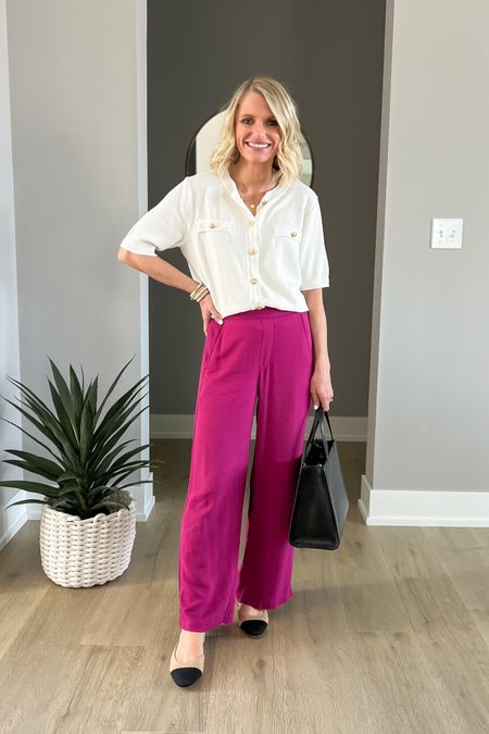 Casual and comfortable spring workwear outfit! 
Pants- xs
Shirt- small
Shoes- 7.5 TTS
Purse- thrifted, brand is Kate Spade, linked similar 

#LTKstyletip #LTKworkwear #LTKfindsunder100