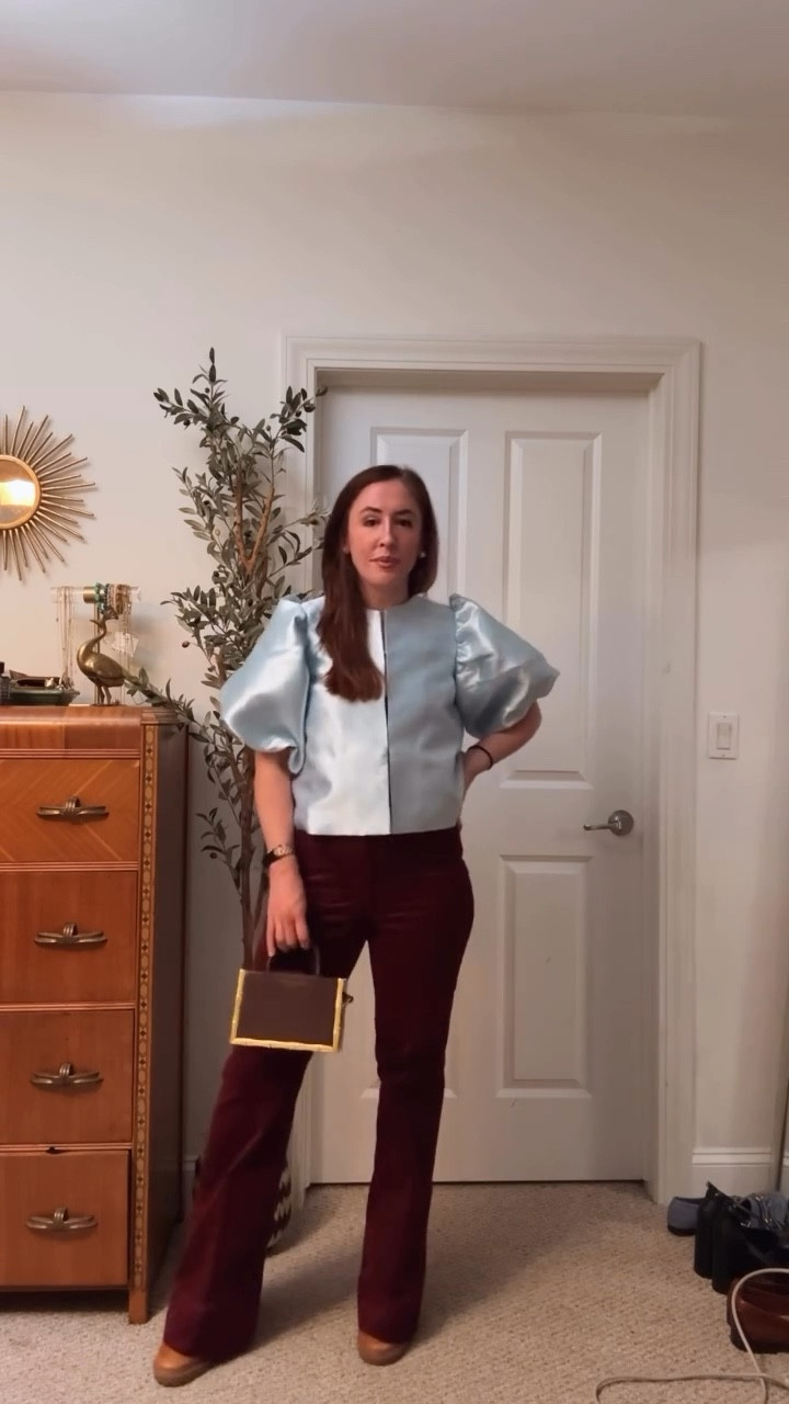 Excited to kick off the holiday season with Women United and Shopping for Chance 💃

Top: @bymalina 
Pants: @hm 
Boots: @toryburch 
Purse: @brandonblackwoodnyc