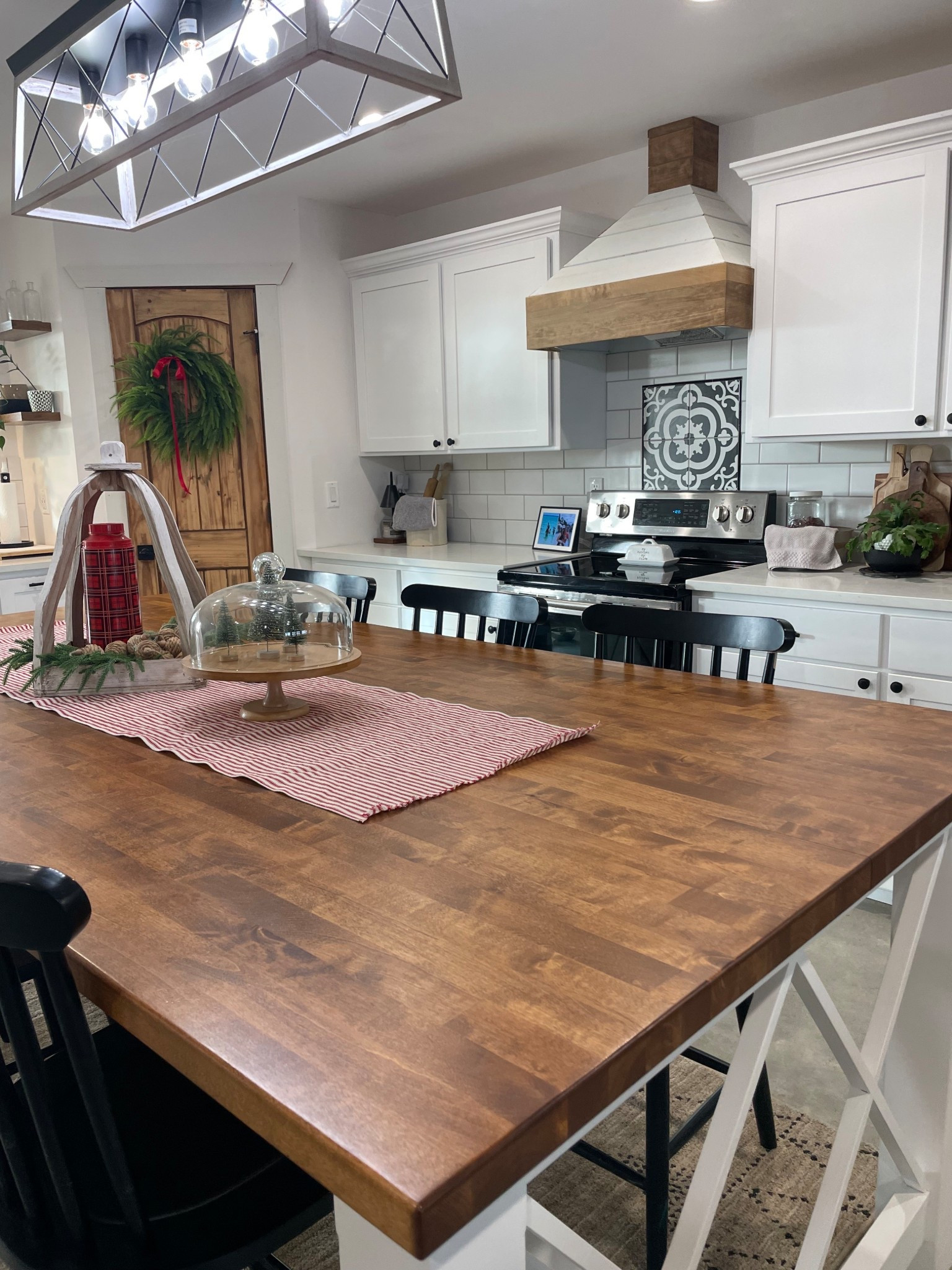 Did someone say cozy kitchen ❤️🎄 Ho Ho Ho! 

#LTKSeasonal #LTKHoliday #LTKHome