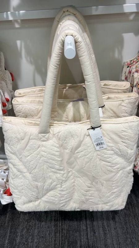 New tote bag perfect for spring and summer!  

#LTKtravel #LTKfindsunder50 #LTKSeasonal