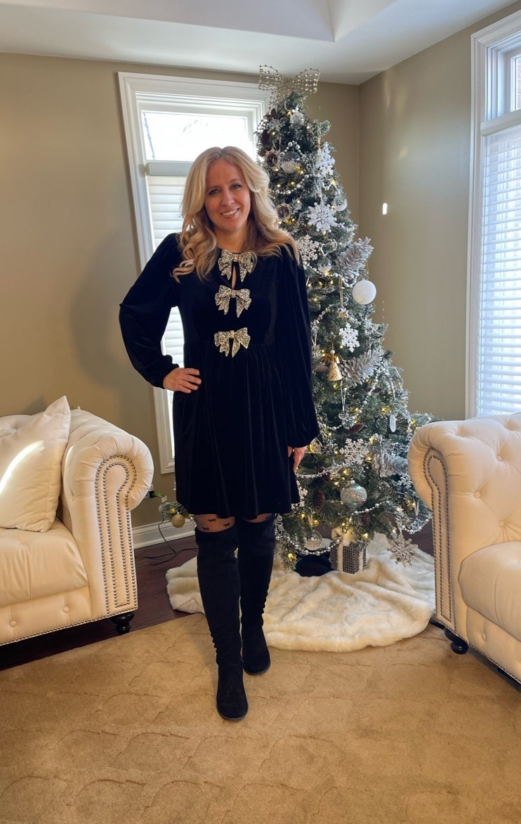 Dillards rhinestone bow dress for the holidays with sleeves👏🎀 last day to order before Christmas delivery 



#LTKHoliday #LTKFindsUnder100 #LTKootd