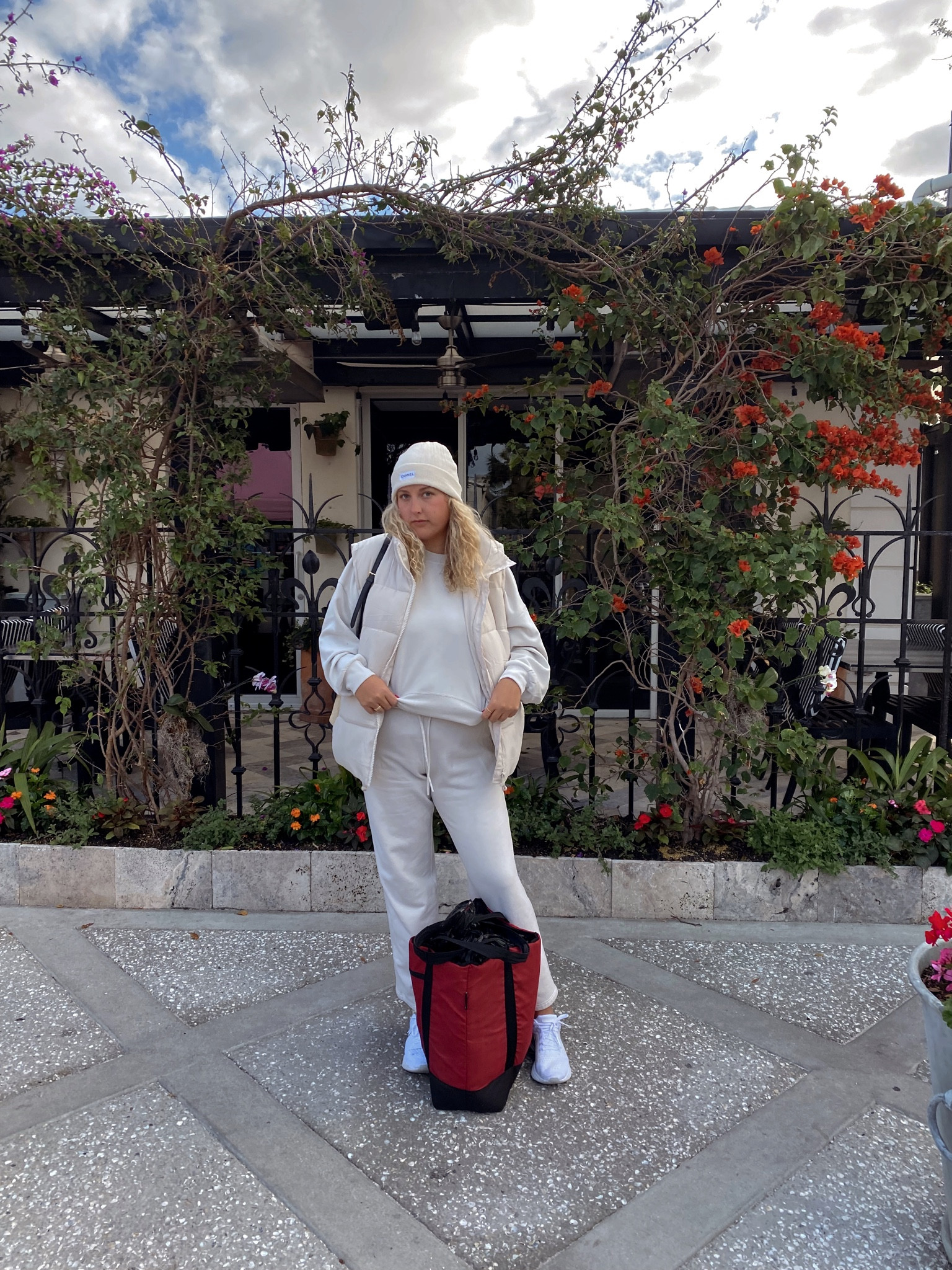 Farmers market winter loungewear look , Amazon vest, lululemon joggers and sweatshirt 

#LTKstyletip #LTKcurves