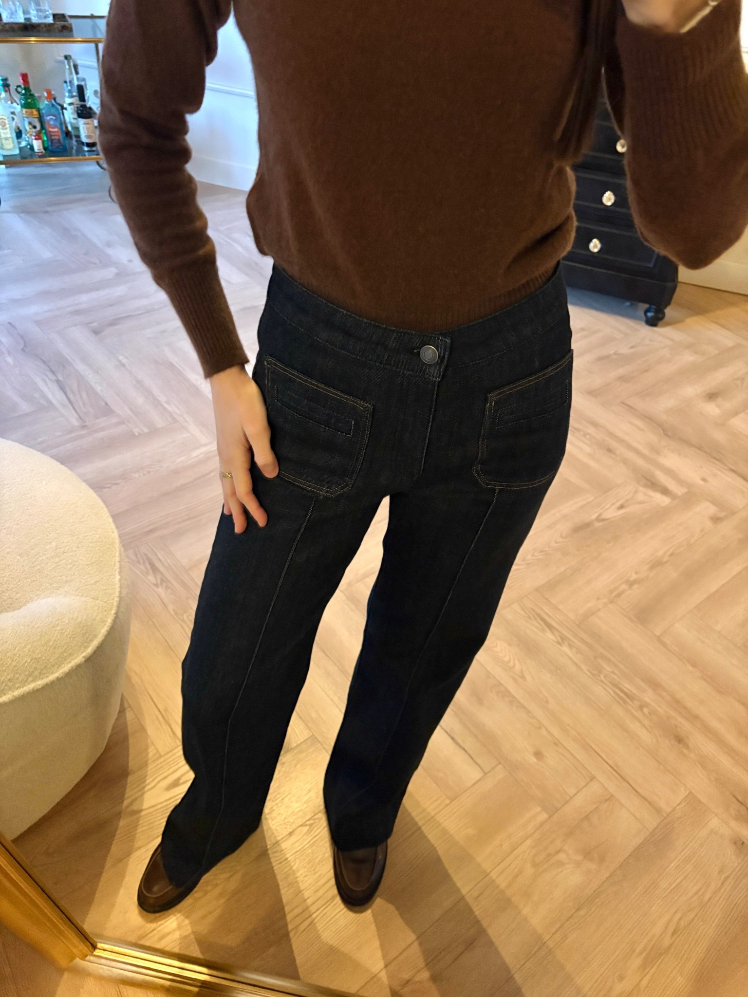 Wide leg jeans in dark blue outfit 

#LTKnederlands #LTKeurope #LTKwinter