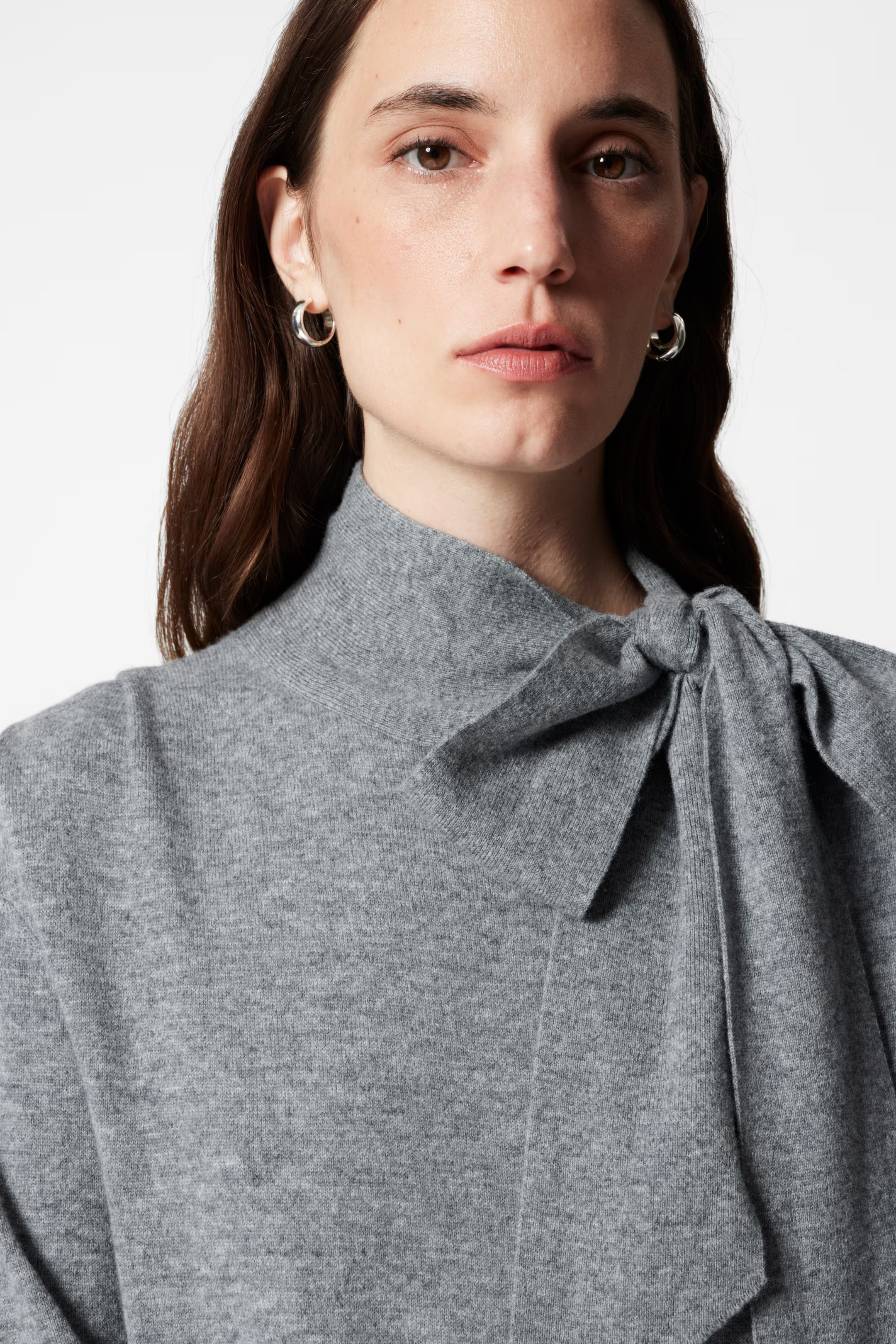 Minikleid aus Merinowolle mit Schleife | H&M (DE, AT, CH, NL, FI)