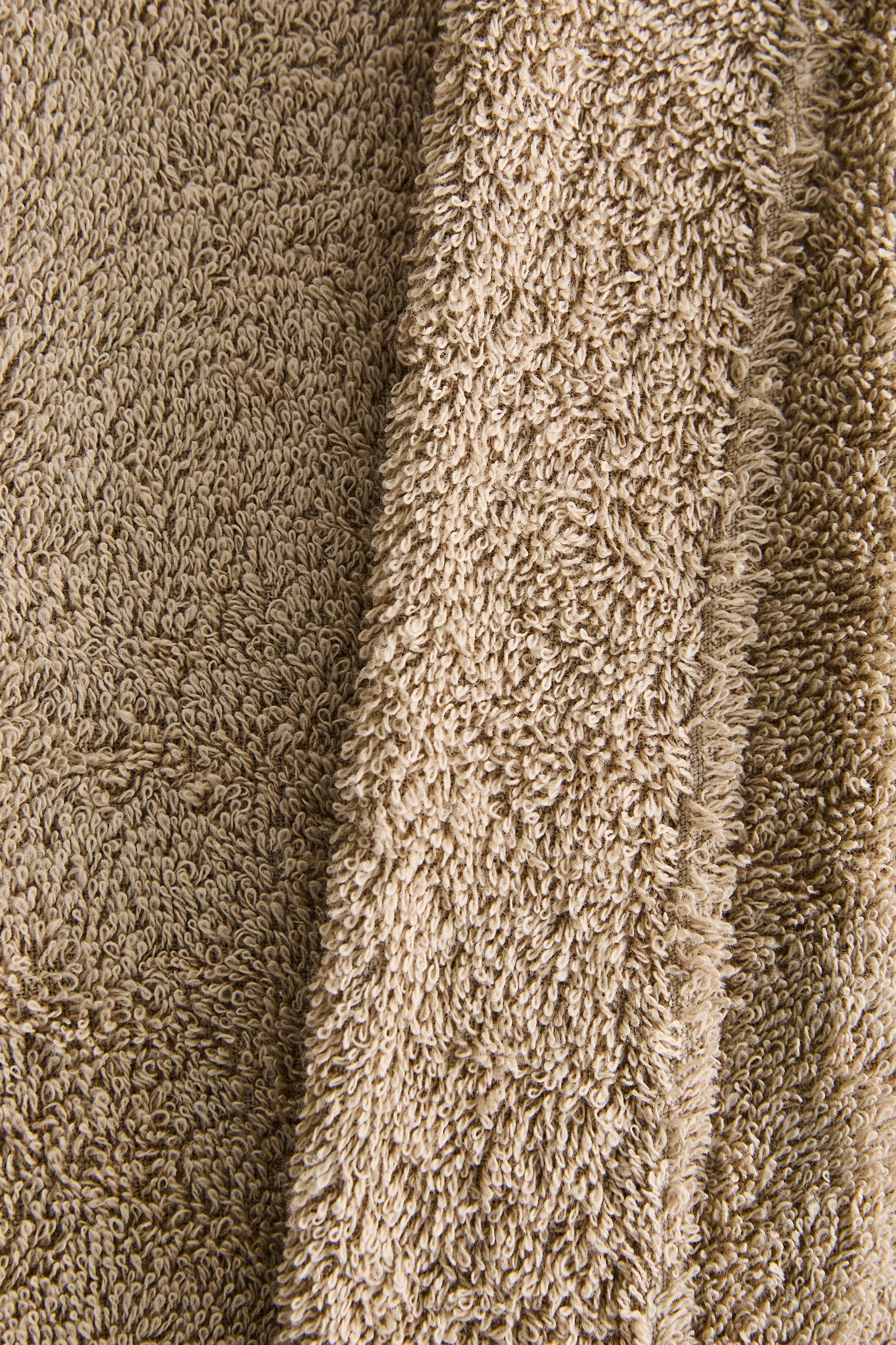 Unisex bathrobe made of extra absorbent cotton, very resistant, no hood, with pockets and a cord ... | Zara US