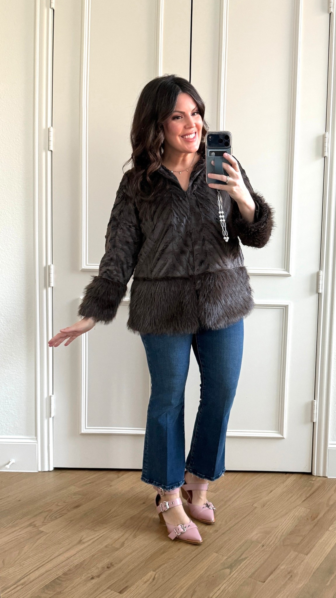 Fabulous lightweight faux for from Nordstrom rack in a cool brown. It’s marked down to $30 so act fast! This is something you will keep in your wardrobe forever! I’m in a medium it fits true to size it’s the weight of a lightweight coat. Jeans are good. American fit true to size. I am in an eight regular and have not altered these  