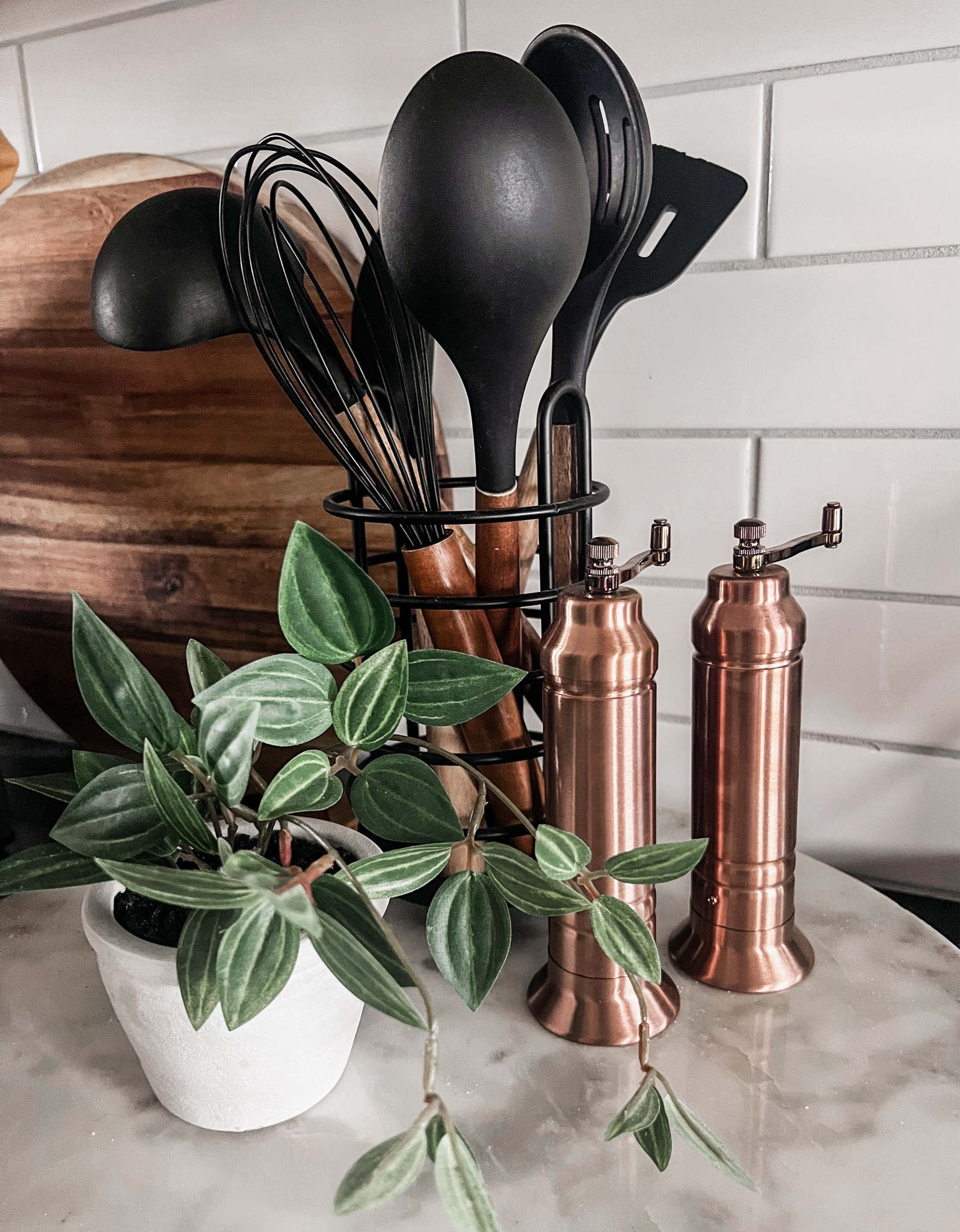Kitchen decor

Tall Salt and Pepper Crank Grinder
Copper Finish - Hearth & Hand™ with Magnolia

#LTKHome #LTKSaleAlert #LTKU