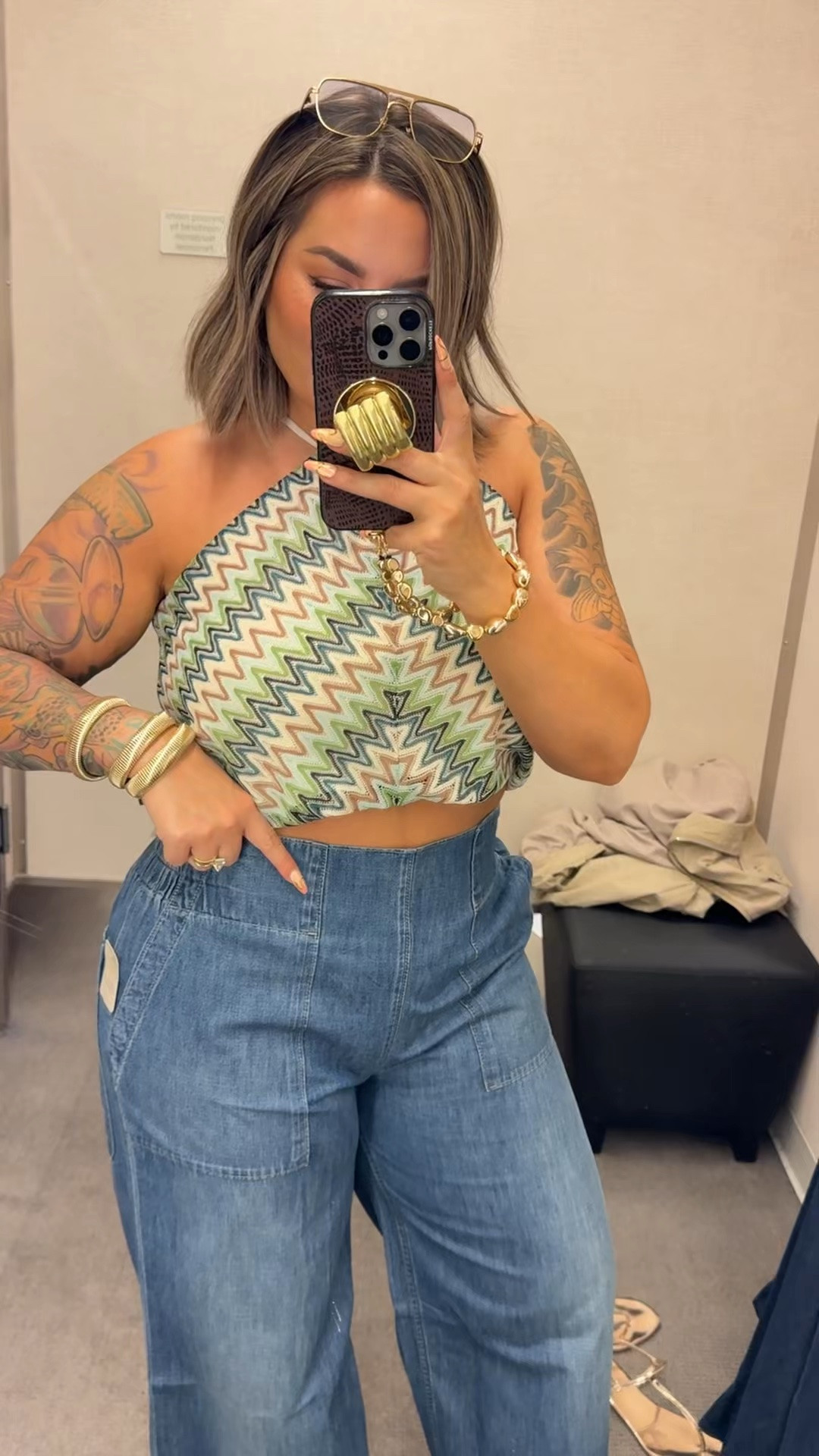 Top M I sized down 
Jeans L I already have these in cream and love them so I grabbed a second color 😍
