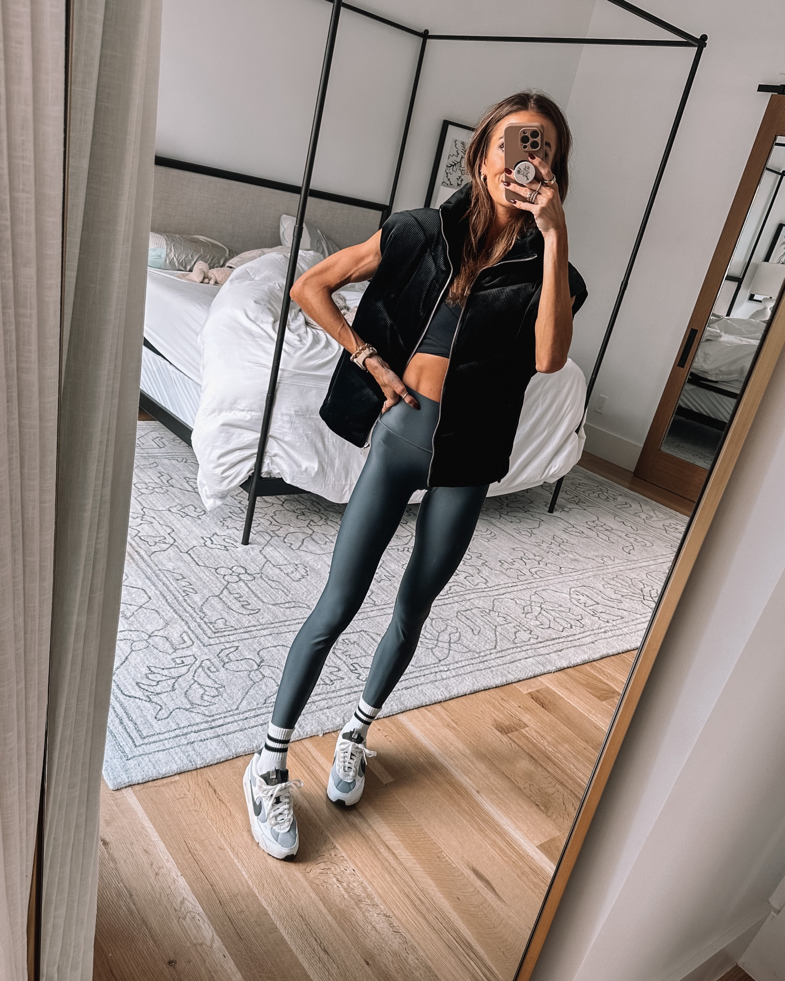 alo sale size xs in everything 

#LTKfit #LTKsalealert