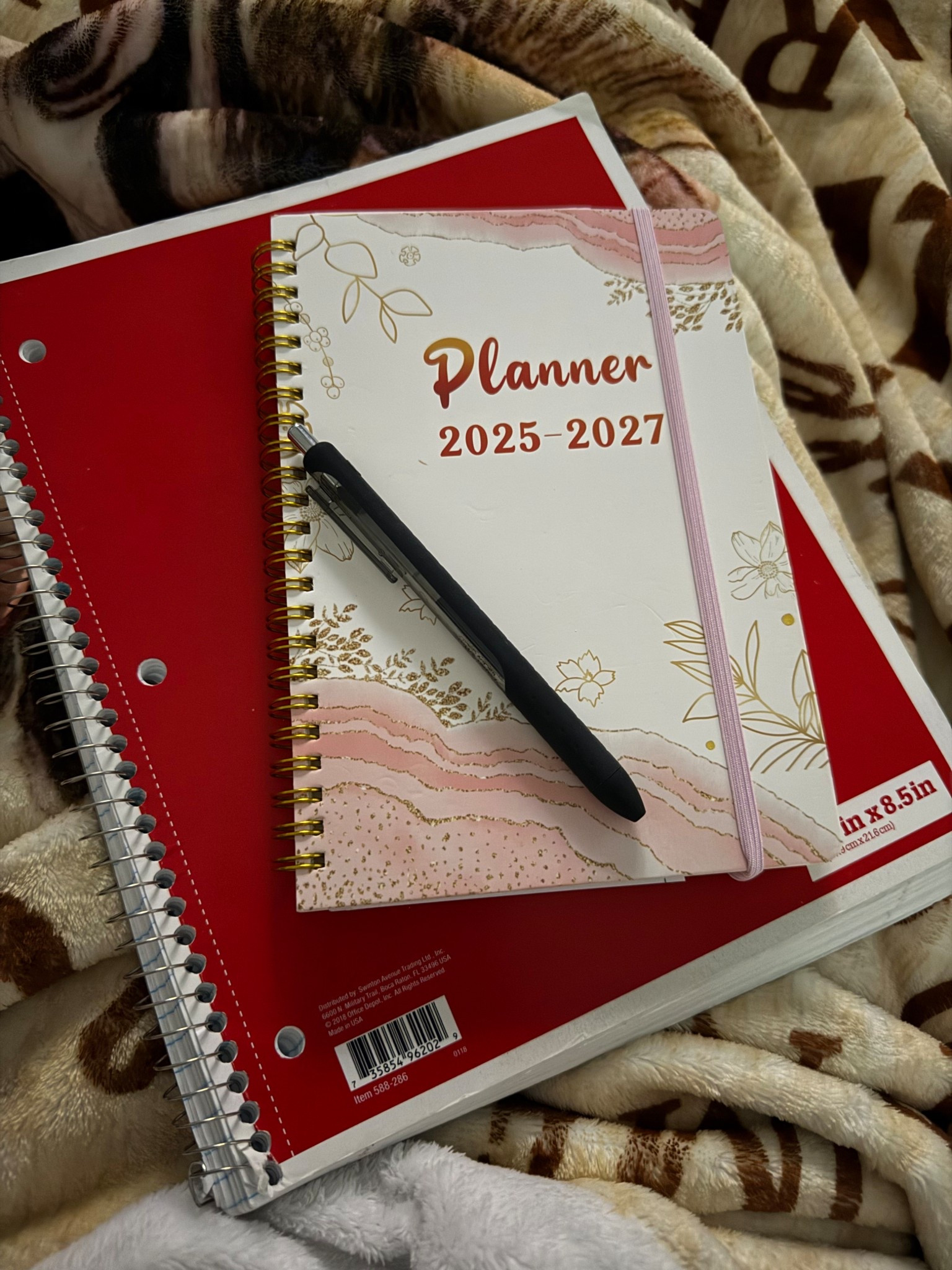 Am I the only one who uses a small planner for bill organization and a large notebook for hopes, dreams, plans, etc.? #organization #planner #cozyplanning

#LTKdayinmylife #LTKU