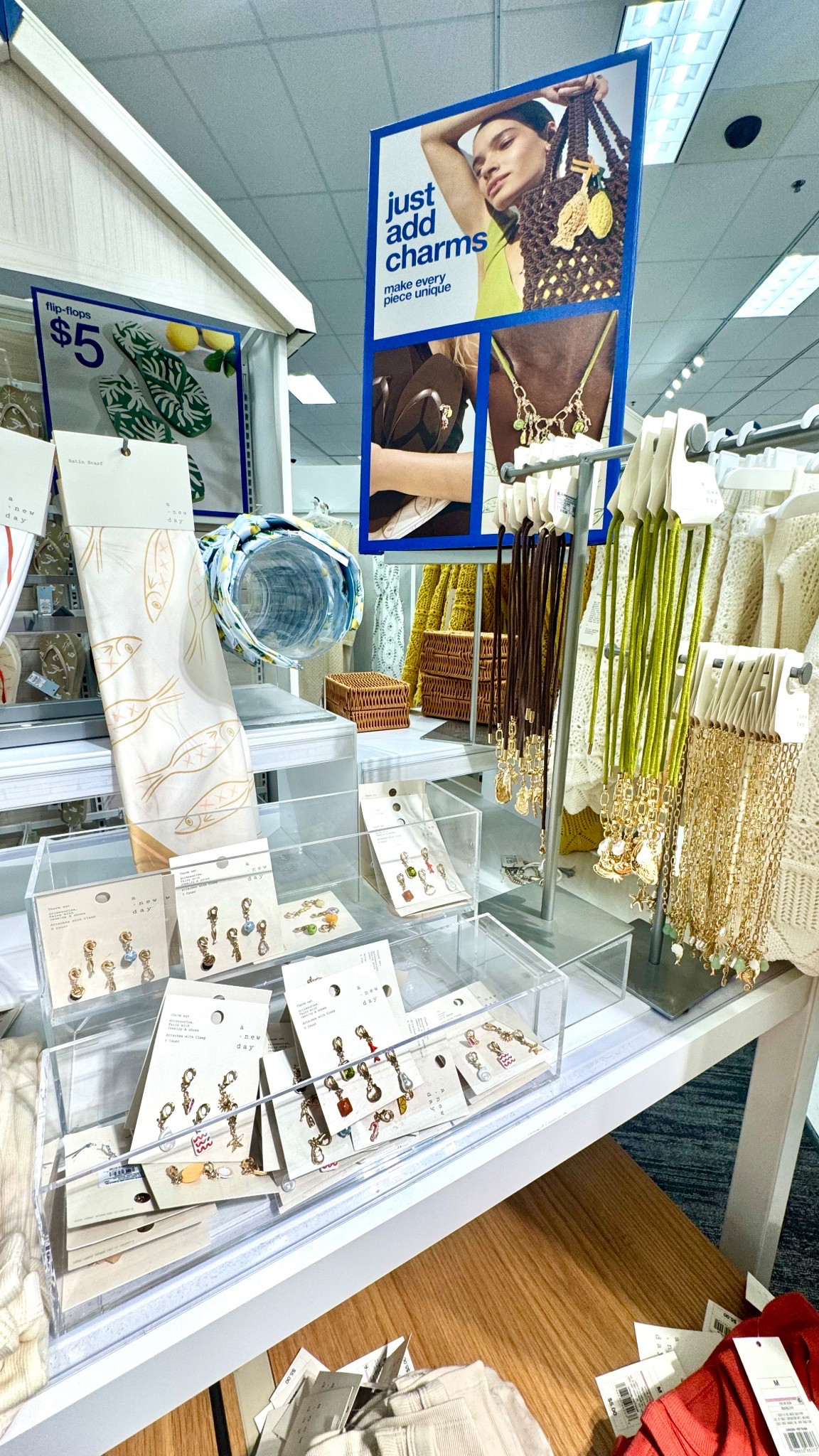 Target Charm Bar



#LTKSeasonal #LTKStyleTip #LTKFindsUnder50