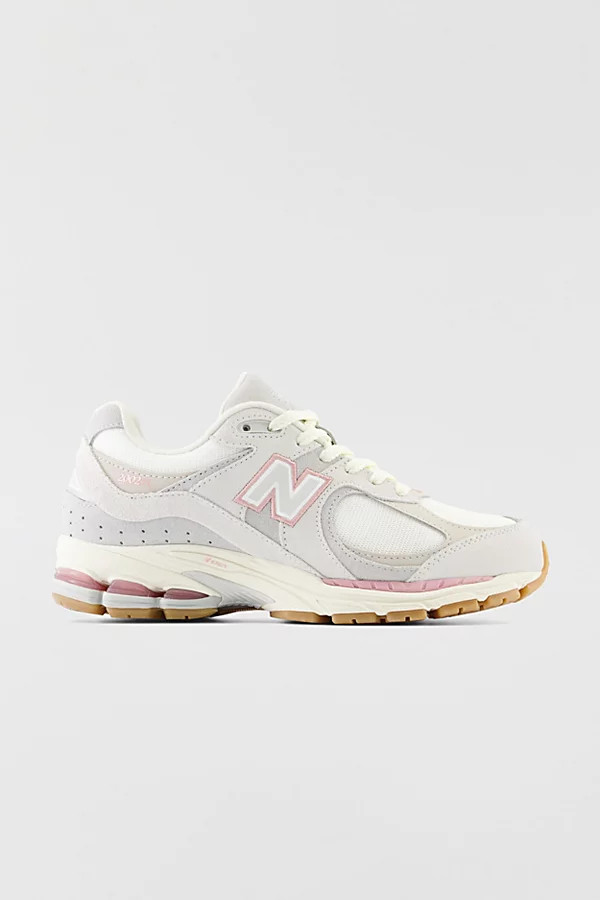 New Balance 2002R Sneaker in White/Pink, Women's at Urban Outfitters | Urban Outfitters (US and RoW)