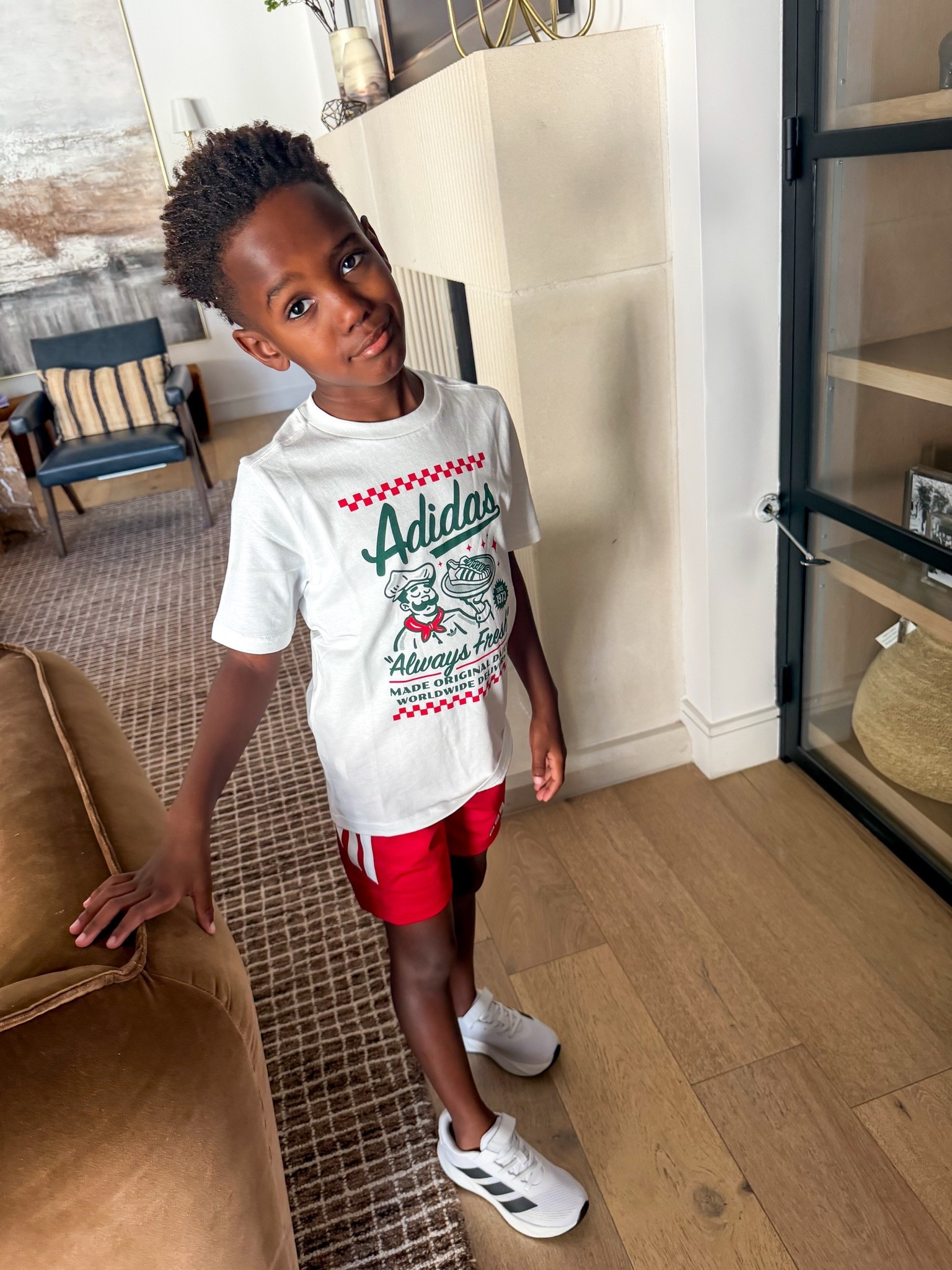 He’s back to school ready in his new outfit! 🎒