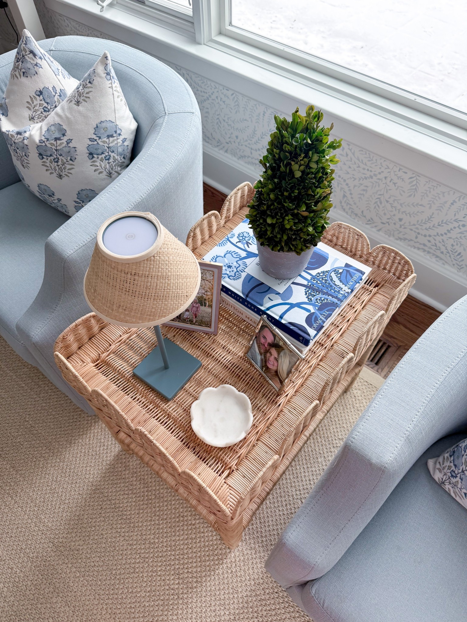 Scallop side table with usb rattan lampshadee

#LTKHome #LTKFindsUnder100