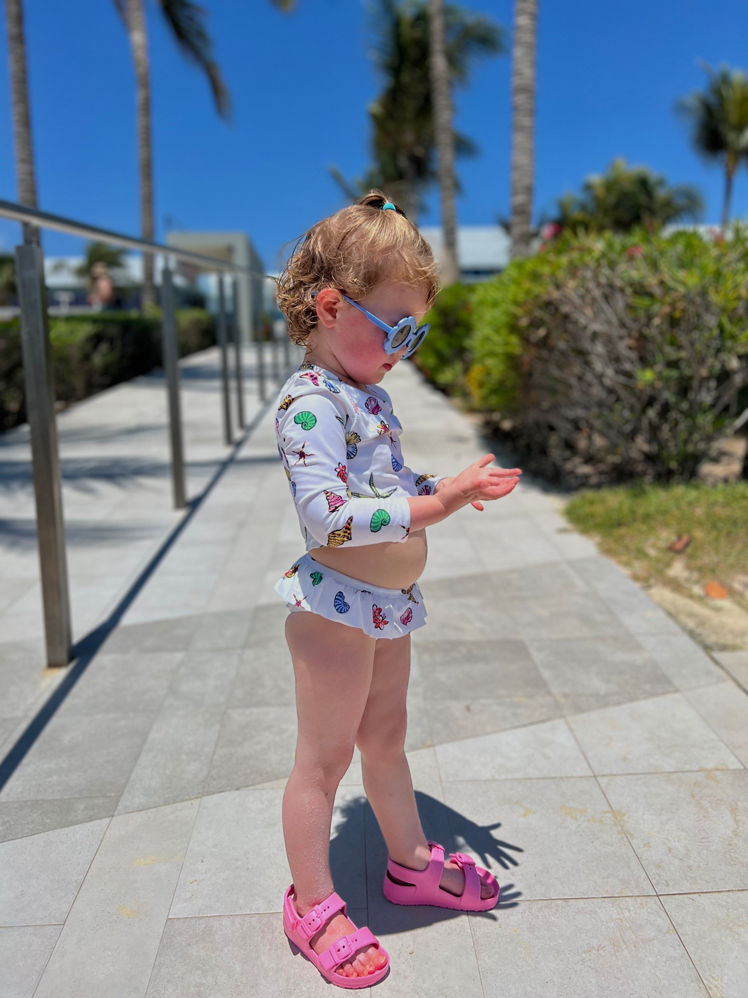 Toddler girl swimsuit / long sleeve & pinkpool shoes 