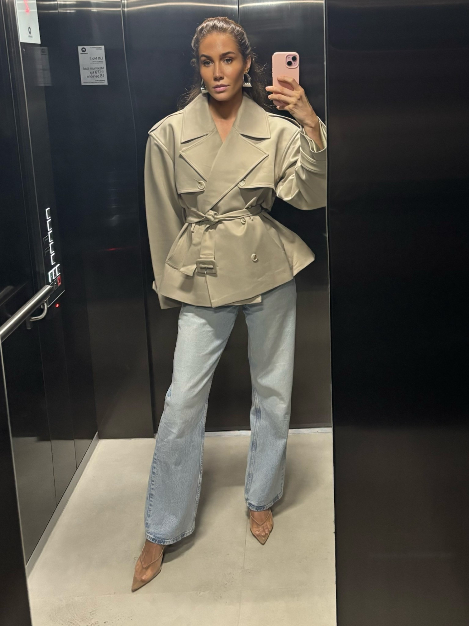 A rainy day outfit 
Jacket : meshki 
Jeans : Zara 
Heels : Toni bianco 

#LTKstyletip #LTKaustralia #LTKnewzealand