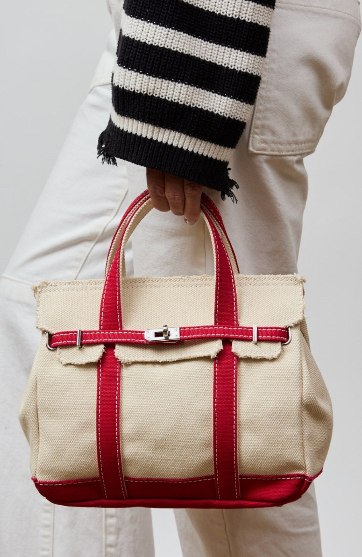 This bag is so cute, two sizes snd many color options. The bag is on sale and selling quickly 

#LTKOver40 #LTKootd #LTKSaleAlert