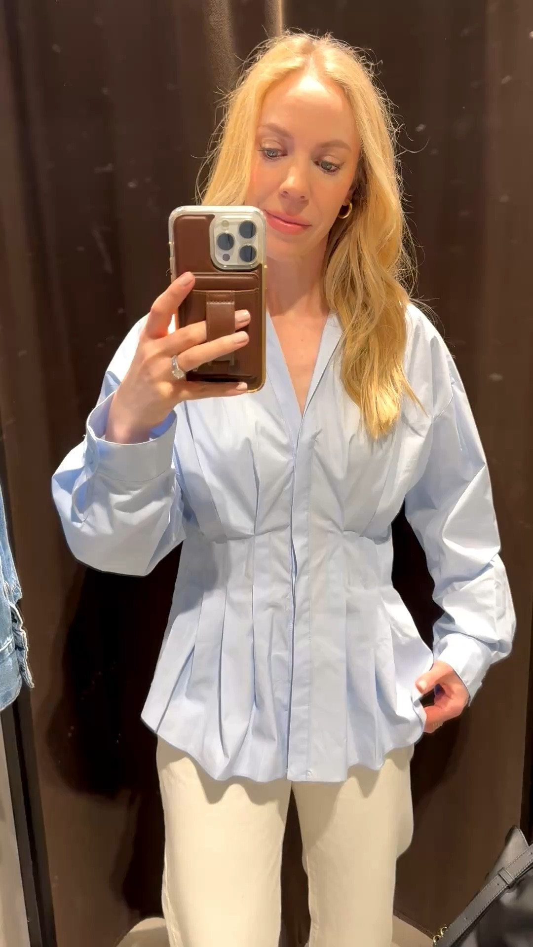 Love this flattering take on a classic button down - I bought it in white! Perfect with jeans on the weekend or trousers for business casual

#LTKWorkwear #LTKdayinmylife #LTKSeasonal
