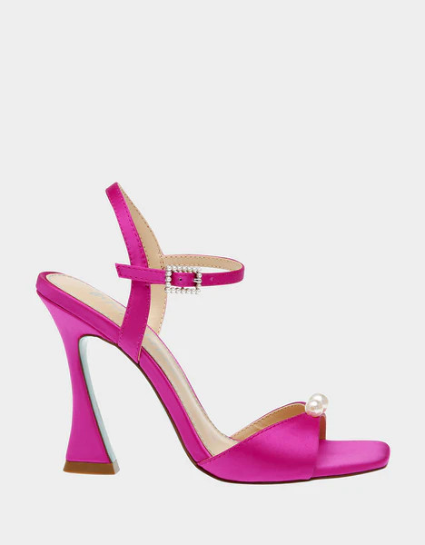 STORY FUCHSIA | Betsey Johnson