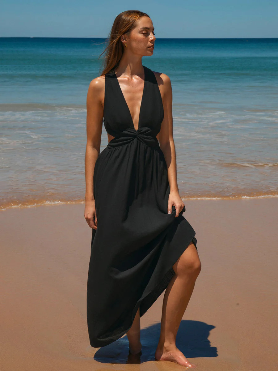 Black V Neck Plaeted Beach Dress & Reviews - Black - Sustainable Beach Dress | BERLOOK | BERLOOK