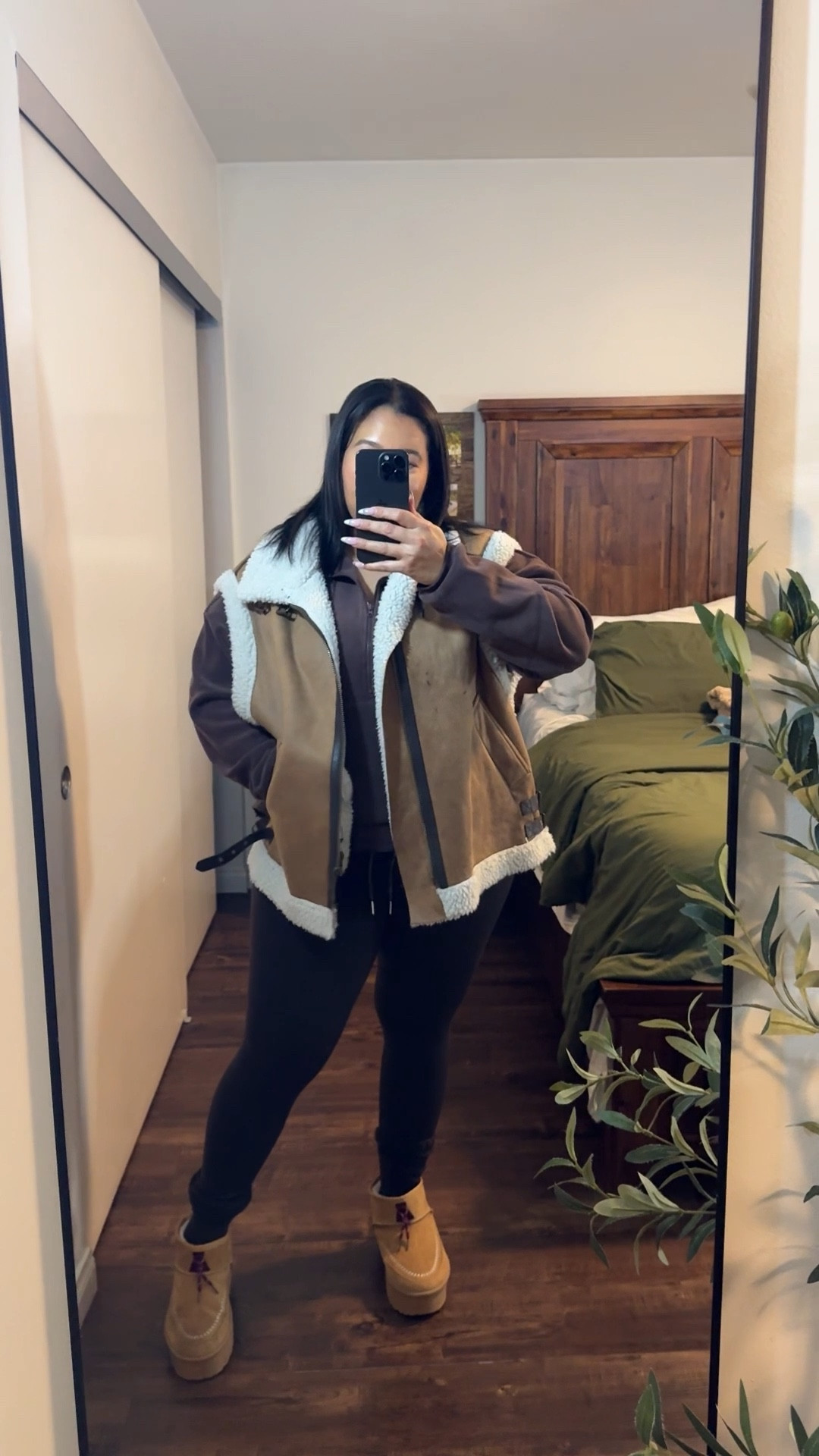 What I’m wearing for morning school drop offs as a wfh mom. 

Fleece sweater - XL/ cropped/ runs small
Sherpa vest -XL/ runs big I wanted an oversized vest 
Leggings - large / they fit good, next time I will order my usual size medium for a tighter fit 

Midsize outfit 
Mom outfit 
Vest 
Sherpa vest 
School drop off outfit 
Errands outfit 
Winter outfit 
Travel outfit 

#LTKootd #LTKMidsize #LTKmomlife