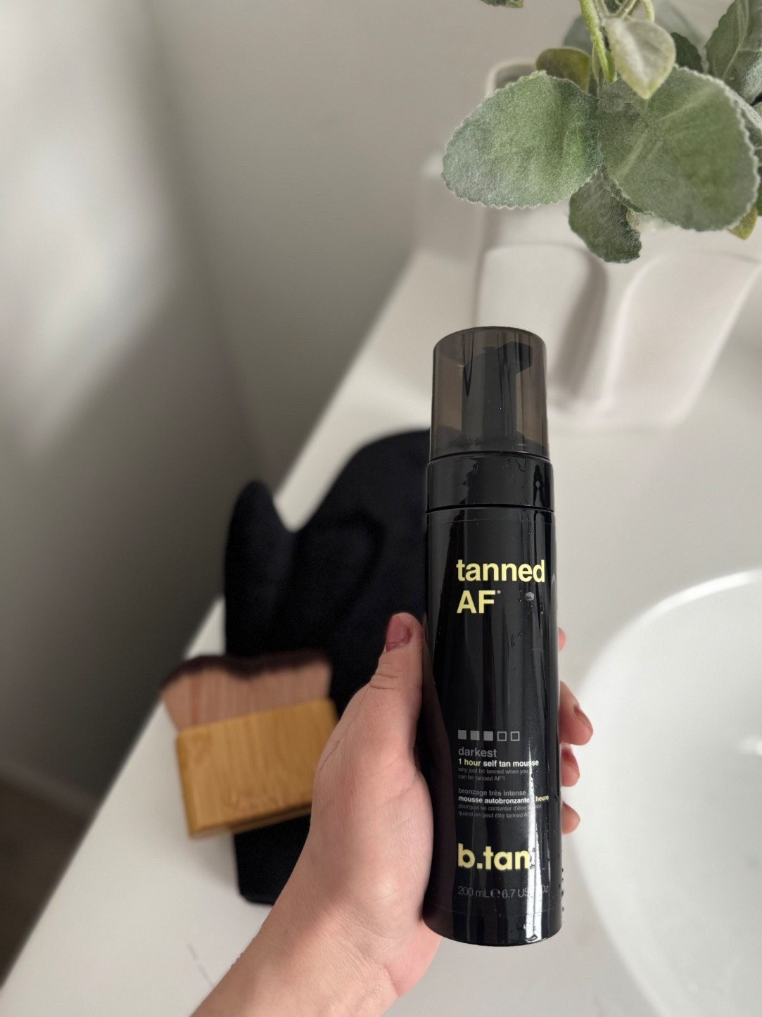 Tan without the orange and no streaks. The brush is great for the face, hands, neck + feet.


#LTKselfcare #LTKSwim #LTKBeauty