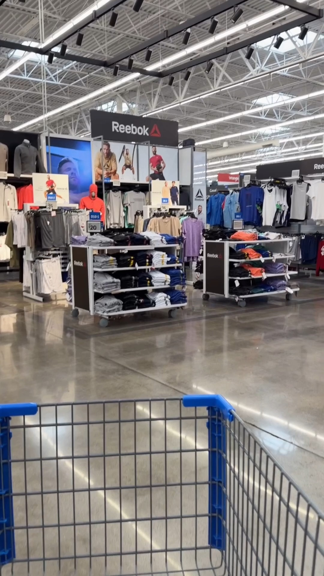 Walmart Vlog

#LTKPetite #LTKvlog #LTKdayinmylife