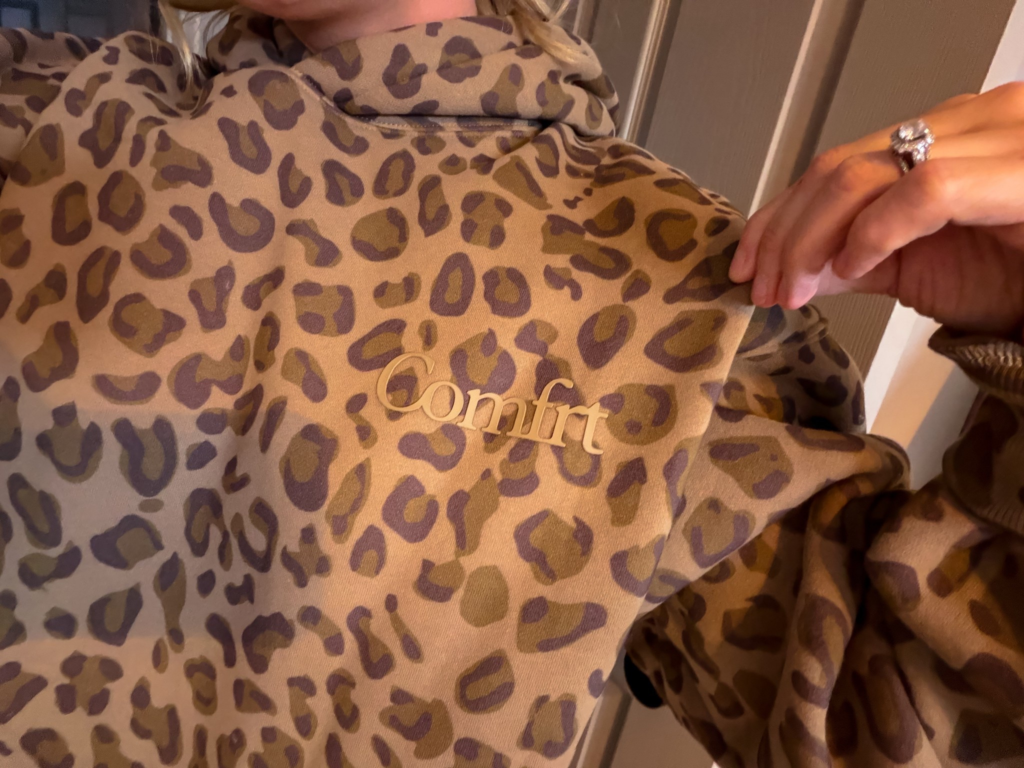 This leopard comfrt hoodie 🐆👏🏻👏🏻

#LTKootd #LTKmomlife #LTKgrwm