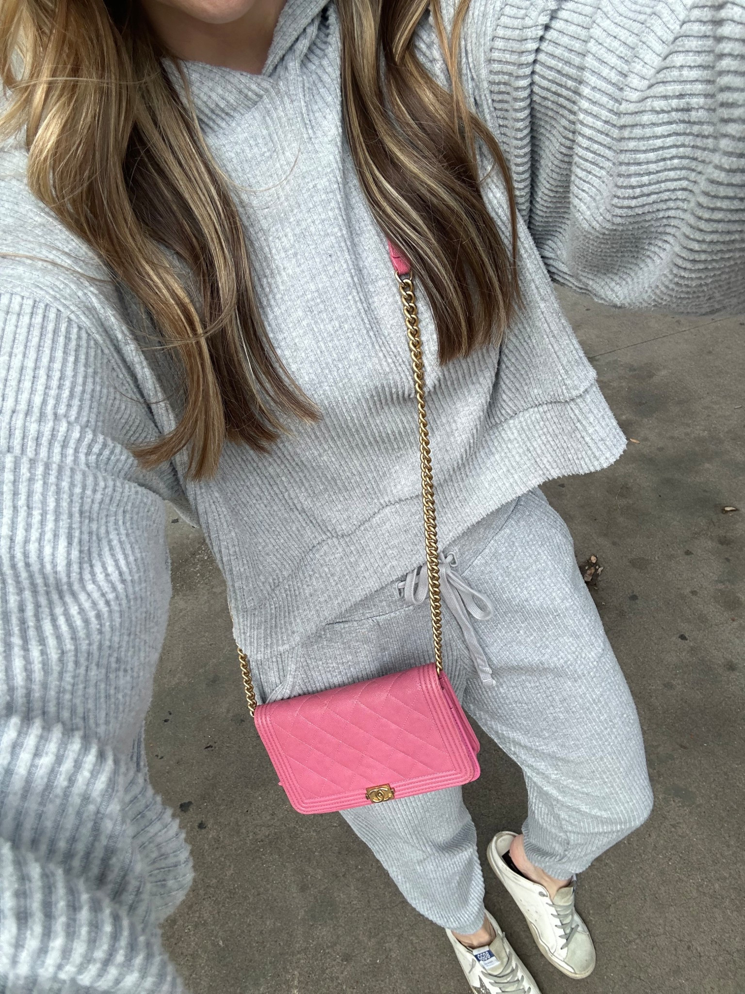 Casual OOTD for a 5 hour drive! Love this Alo set. It’s easy but still makes me feel put together.

#LTKootd #LTKdayinmylife