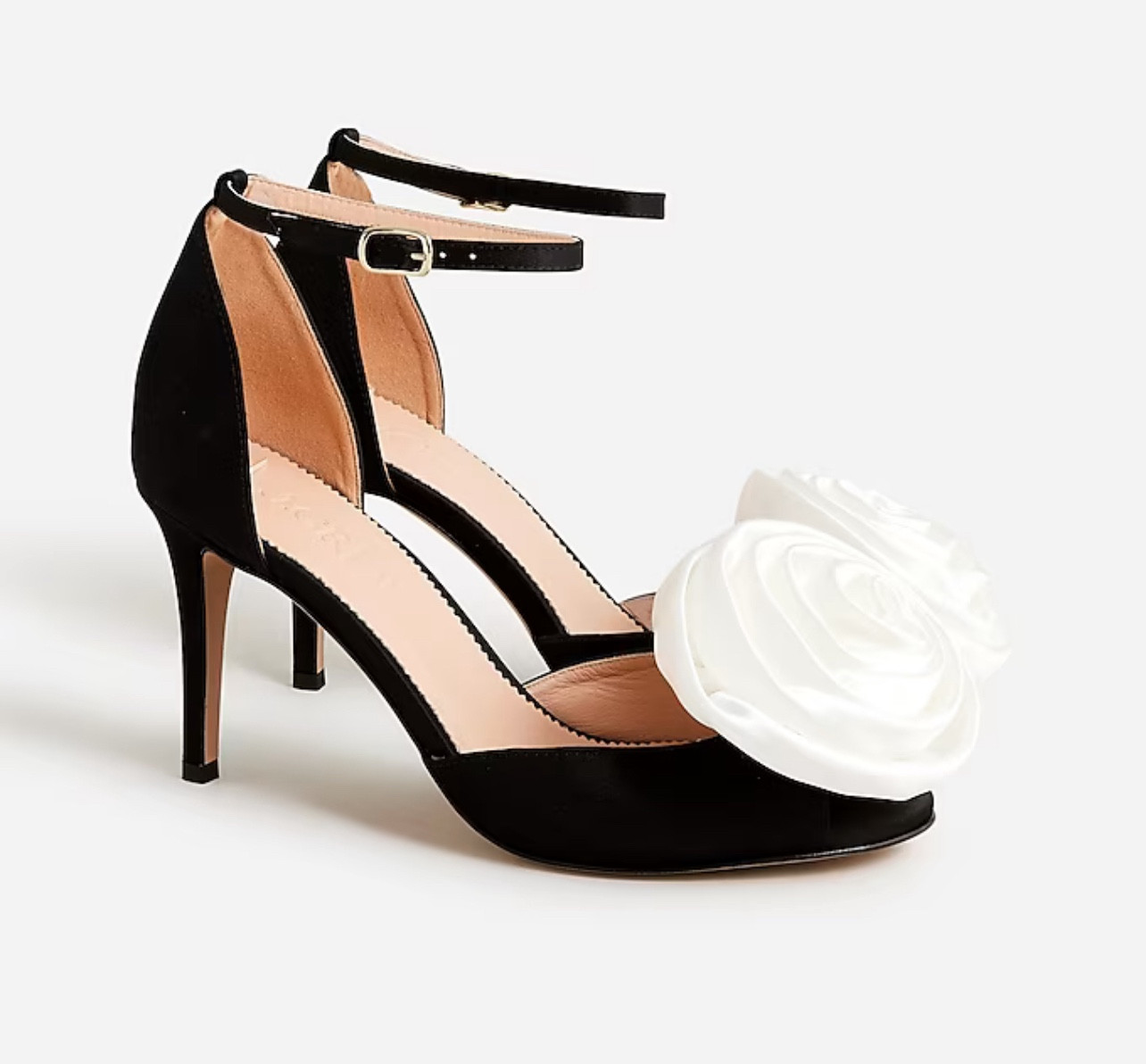 These. That white flower. Must have. 

#LTKHoliday #LTKSeasonal #LTKGiftGuide