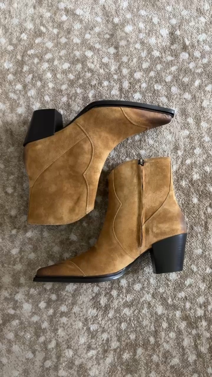 Dolce vita boots that I wore last year ALL season long!

Nordstrom, n sale, boots sale, fall fashion, dolce vita, fall boots, grace white

#LTKootd #LTKgrwm #LTKSaleAlert
