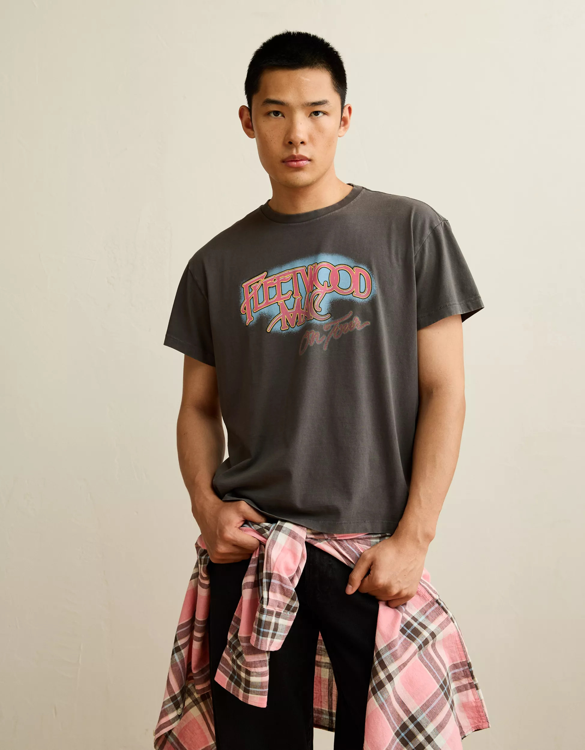 AE Shrunken Fit Fleetwood Mac Graphic T-Shirt | American Eagle Outfitters (US & CA)