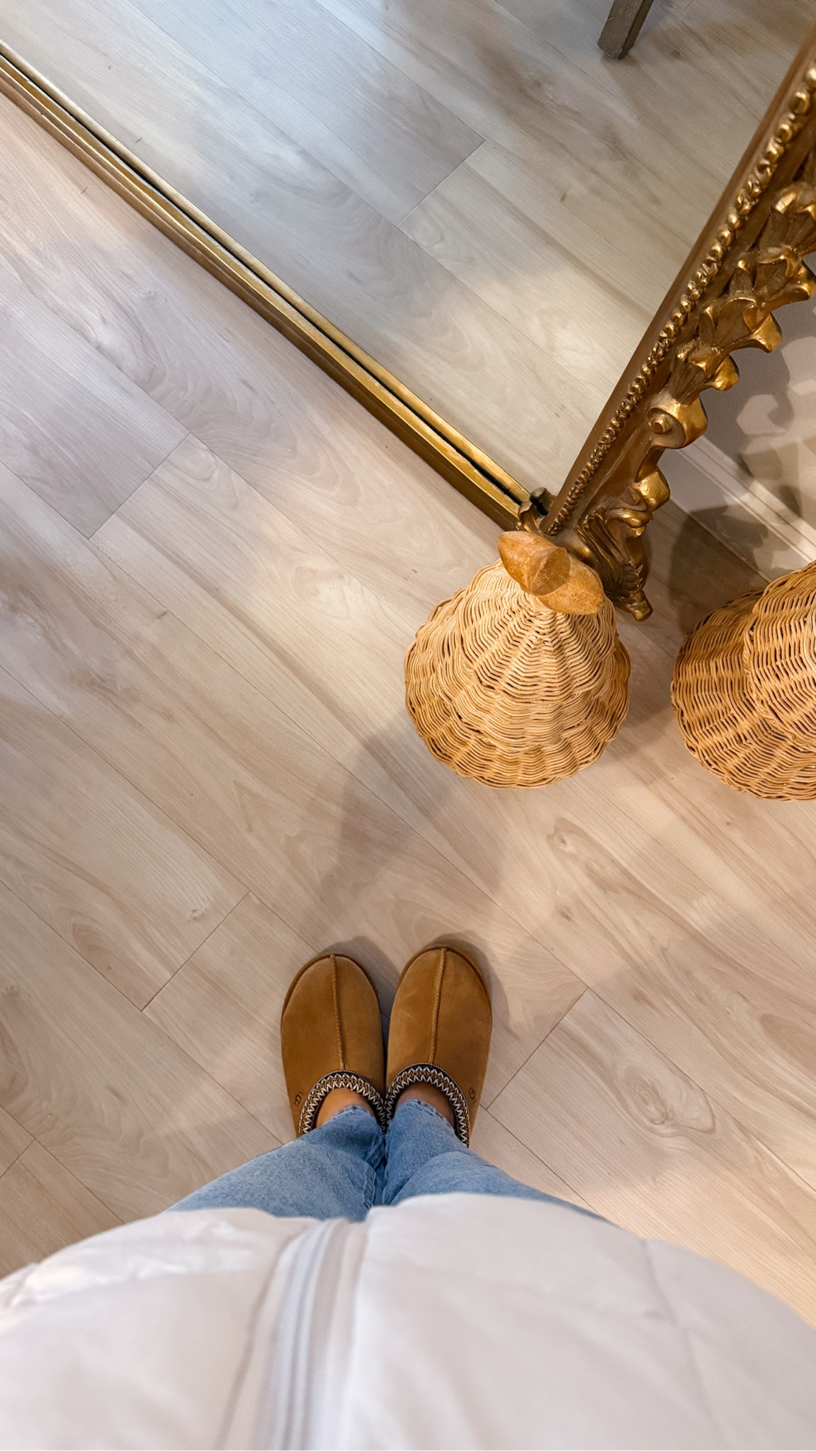 Day 6 of 12 Days of Christmas ✨
Holiday nails + gift ideas + a GIVEAWAY!

Today was a full holiday-errands kind of day… Nail appointment, gift ideas under $50 at Anthropologie, boots for a photoshoot, and a cozy wind-down at home. Tell me: are you done with Christmas errands or still running around like me? 🤭

And because it’s the season of giving, I’m gifting one of you a $100 Amazon gift card! Watch the reel and follow the steps to enter! 🎁✨

Winner will be announced December, 15! Good luck, friends 🤍

#12daysofchristmas #holidaygiveaway #giftideas #vlogmas #dandharamorrishome

#LTKdayinmylife #LTKGiftGuide #LTKHoliday