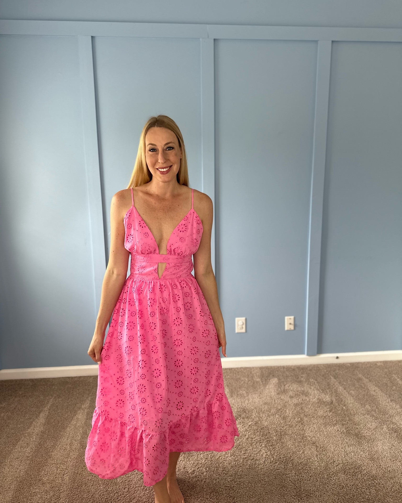 Pink summer maxi dress for brunch and vacay 
💓 it has stretch where it needs it and it is so cute 
Wearing size small, fits tts