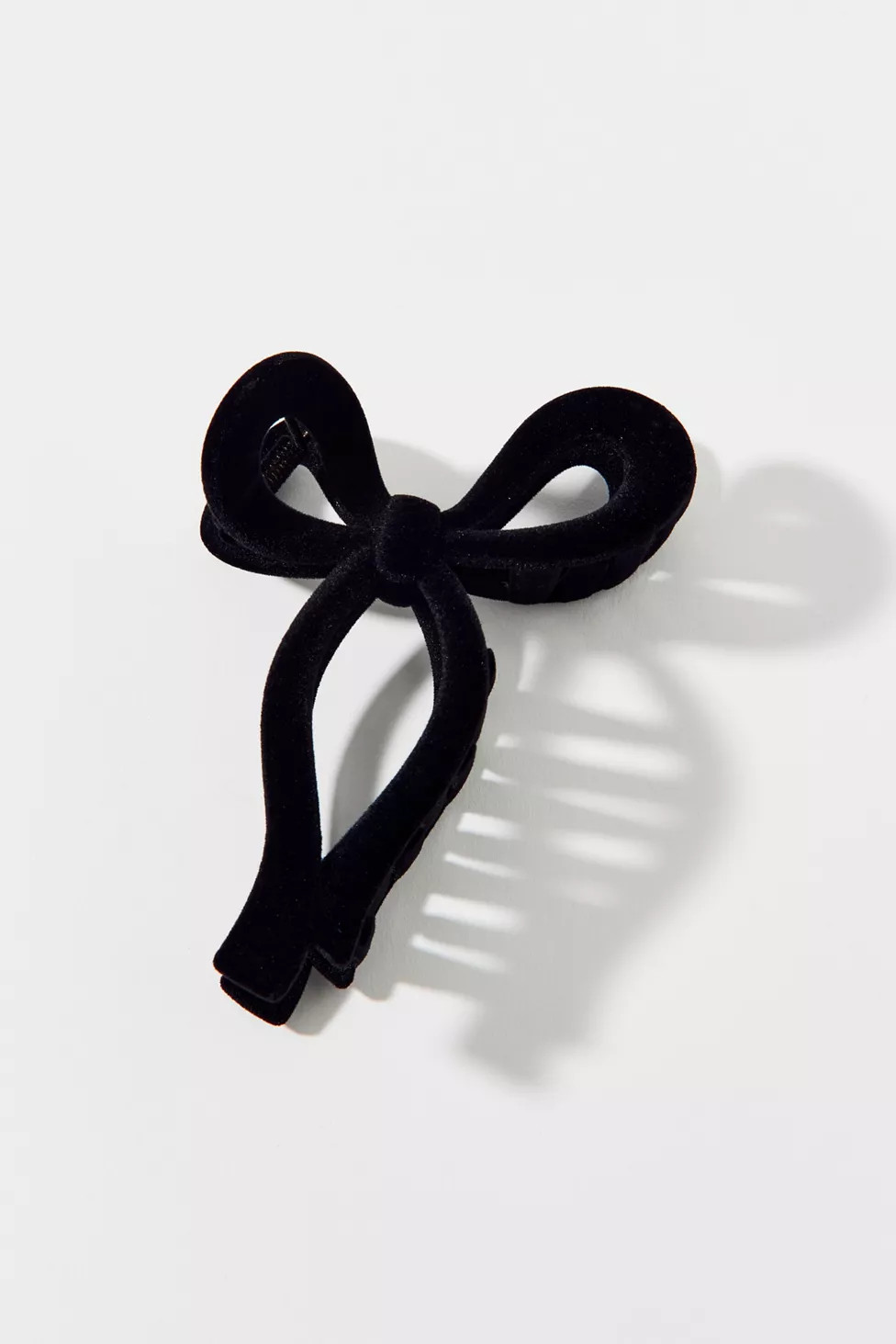 Velvet Bow Claw Clip | Urban Outfitters (US and RoW)