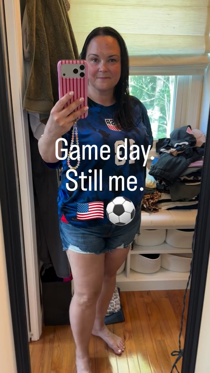 Jerseys don’t mean I have to leave my favorite jewelry at home. 🇺🇸⚽️

Game day, still me.

Who’s watching tonight?