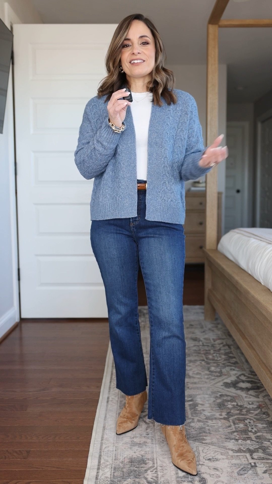 Budget friendly winter outfits for petites from @kohls 

Flare jeans: petite 0 average - 9.75” rise / 29” inseam / petite short has a 28” inseam 
Blue sweater: petite xs 
Cream sweater: petite xs 
Kickflare jeans: 0 - 10.5” rise / 26” inseam 
Cardigan: petite xs 

#kohlspartner #ad #kohlsfinds 