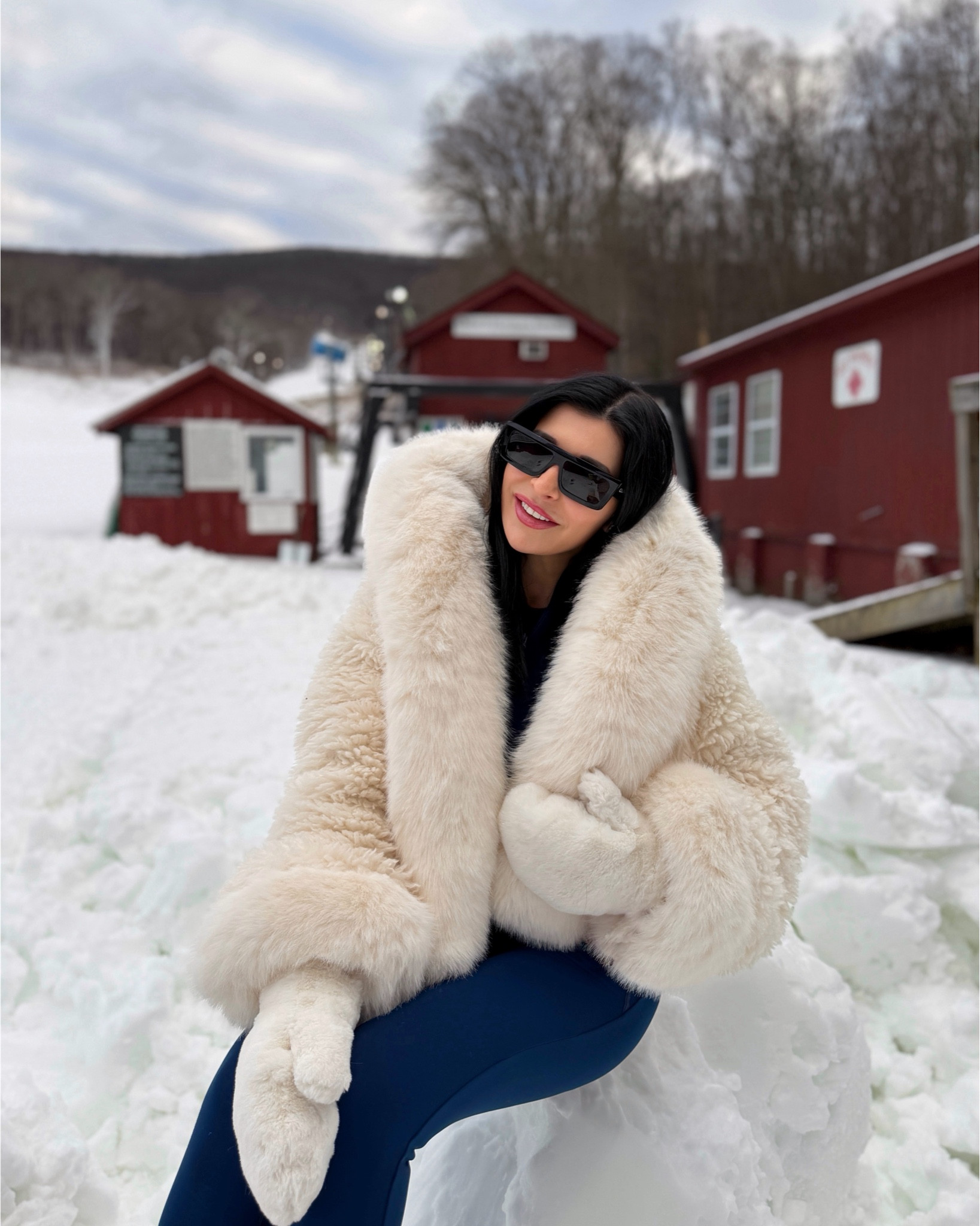 Miss circle kali cropped white winter coat 

#LTKootd #LTKgrwm #LTKSeasonal