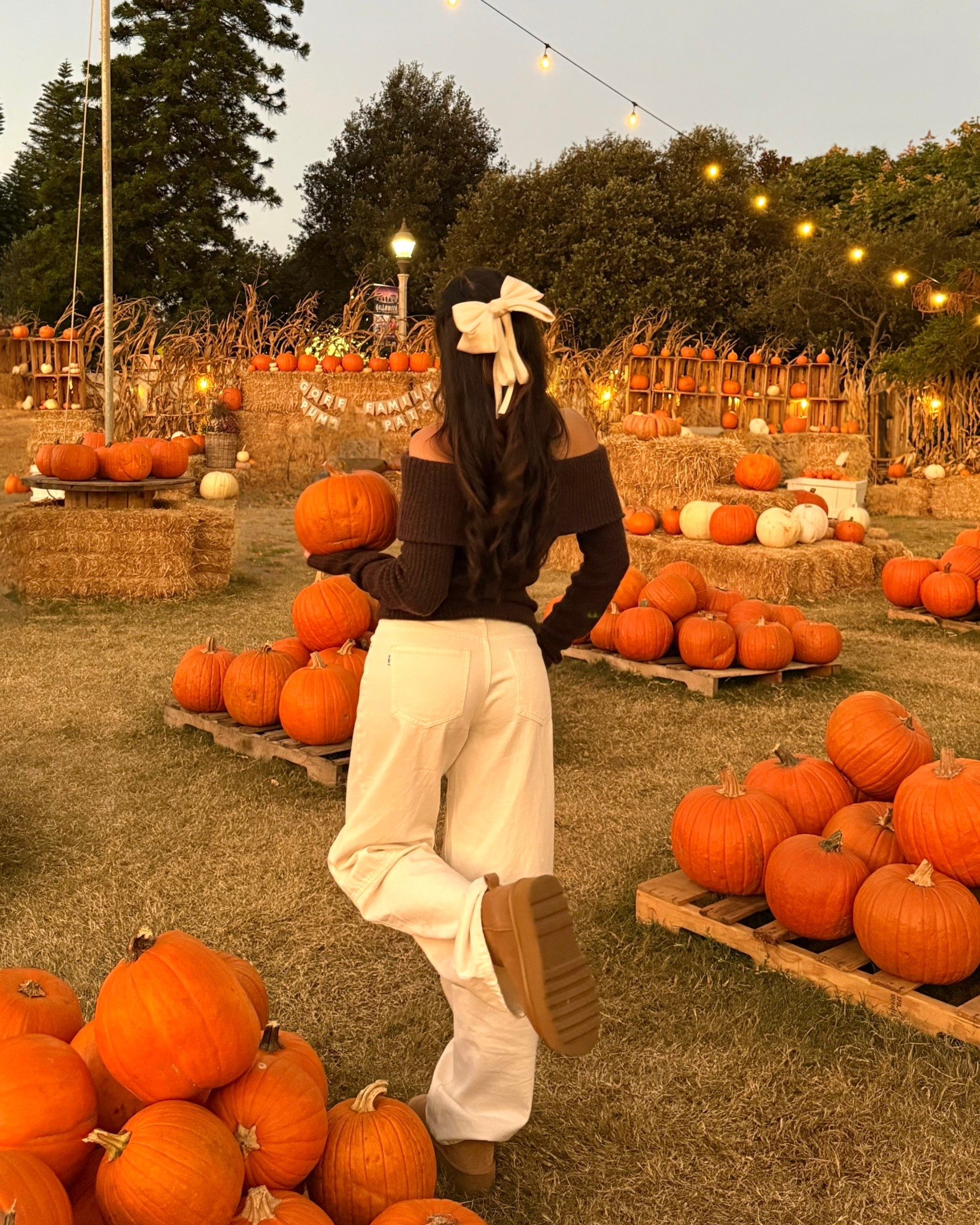 Cozy off shoulder sweater pumpkin patch outfit idea 🎃🍁🍂

#LTKHalloween #LTKSeasonal
