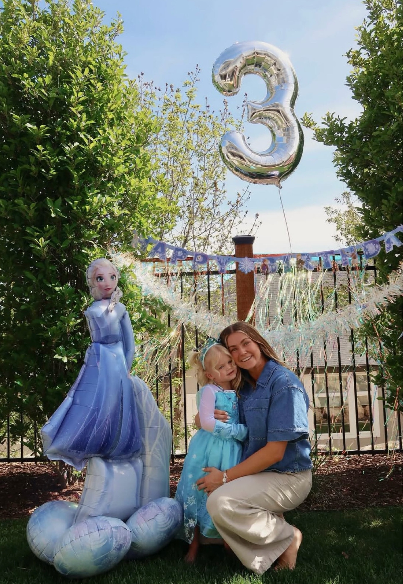 June’s Frozen themed birthday decorations 💙❄️

#LTKSeasonal #LTKmomlife #LTKKids