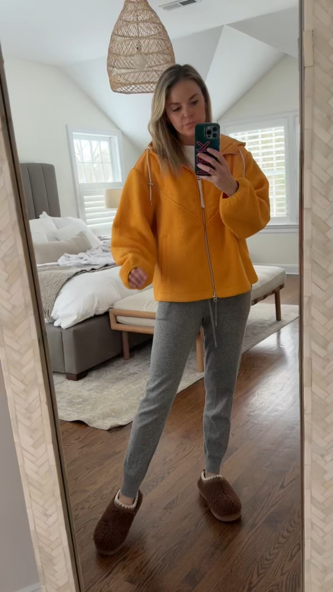 Colorful fleece for winter 🧡
-small fleece
-small cashmere joggers (the best)
-size 8 slippers, I’m a 7.5 