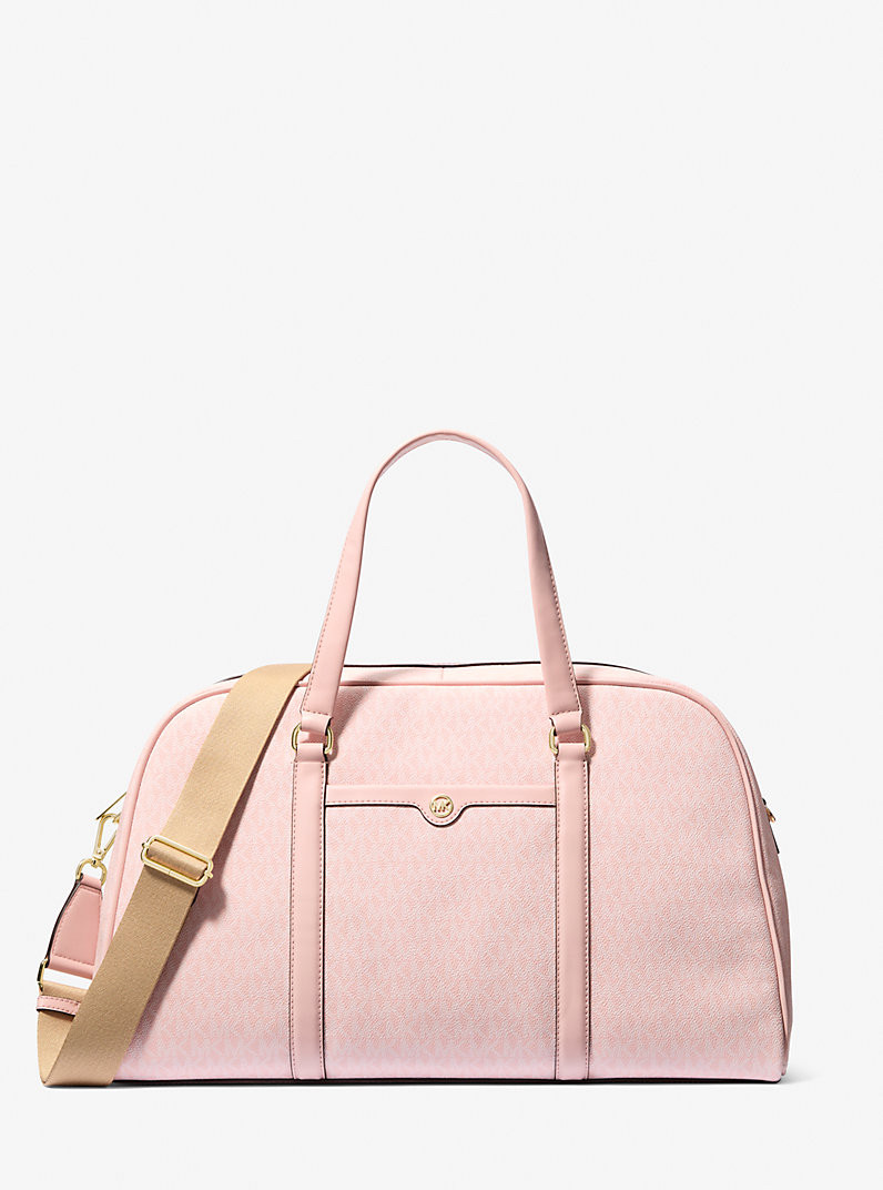 This travel bag is the perfect mix of cute and functional ✨
It’s spacious enough for all your essentials while still being easy to carry on the go 🧳
Perfect for weekend trips, carry-on, or everyday use!
#Michaelkors 

 #LTKTravel