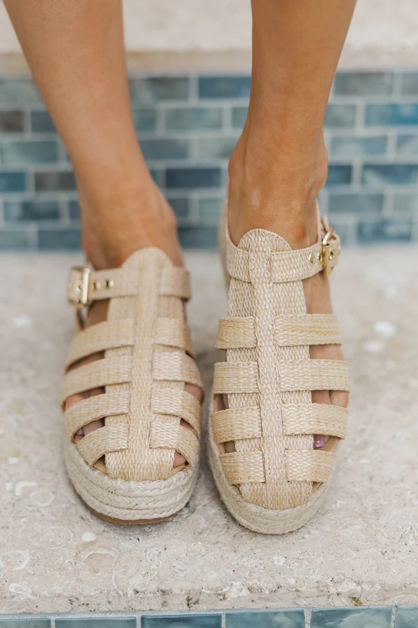 Simply Throw On Natural Sandals | The Mint Julep Boutique