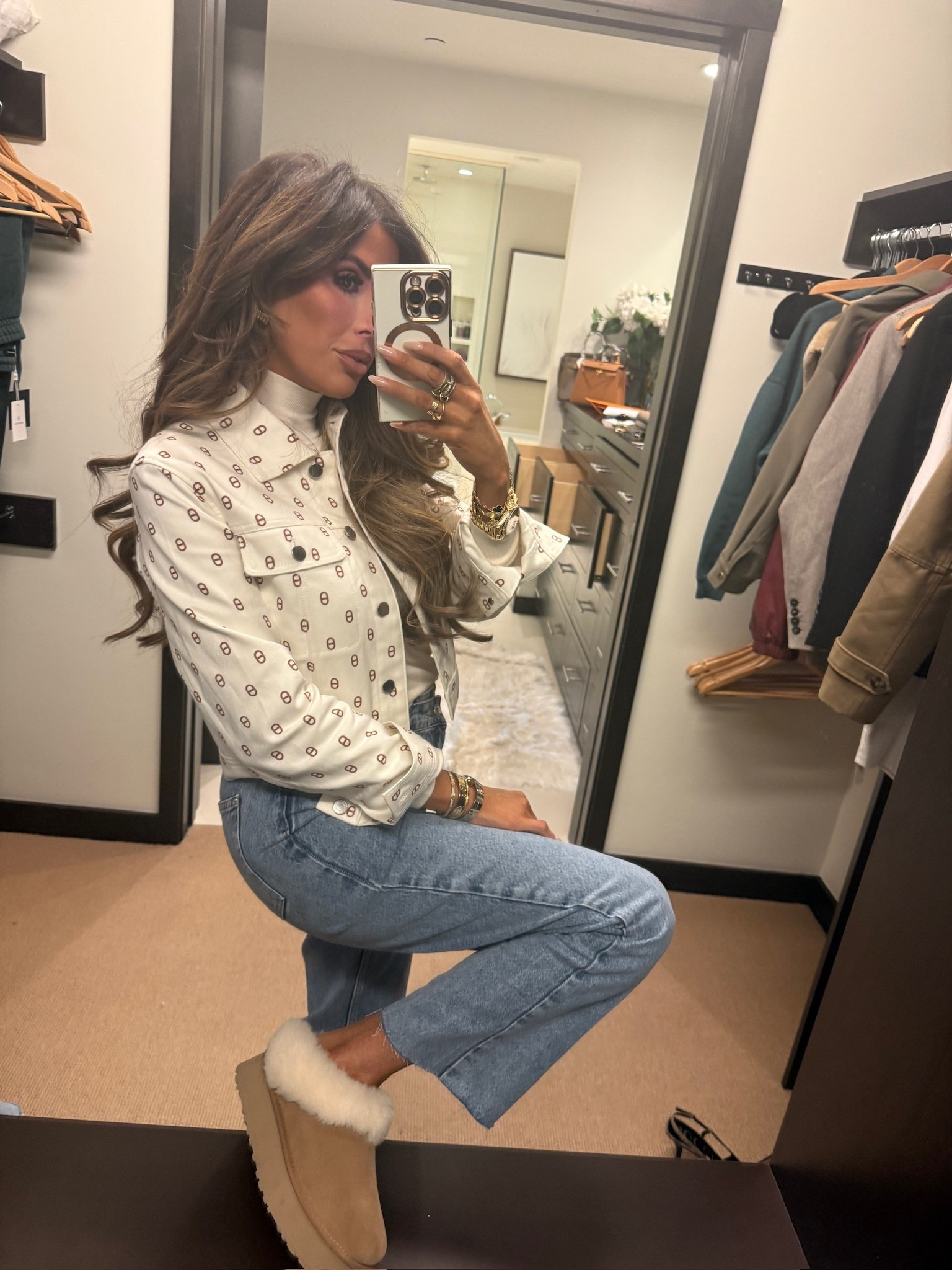 Wearing a size small in turtleneck, size 27 in jeans and size 34 in Hermes denim jacket! 

Fall outfits, Fall fashion, Barrel Jeans, Boots, Uggs, Jacket, Denim Jacket, Fall outfit inspo, Family photo outfits, Aspen, Emily Ann Gemma

#LTKShoeCrush #LTKSeasonal #LTKStyleTip